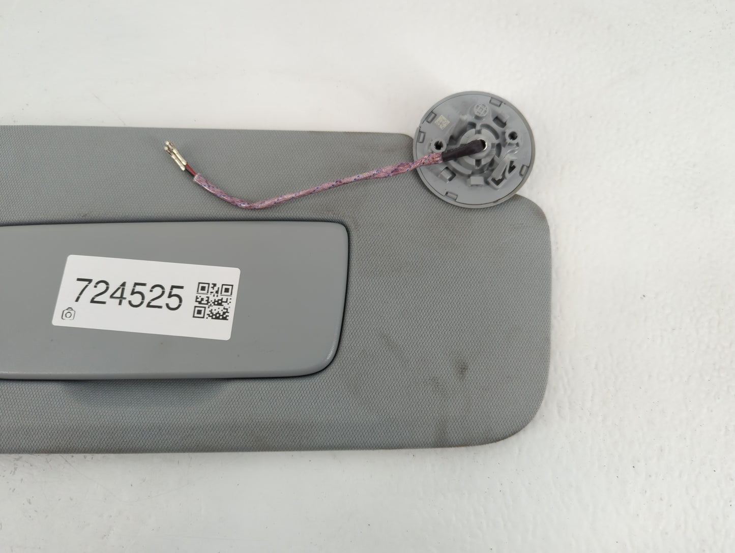 2019-2022 Chevrolet Blazer Sun Visor Shade Replacement Passenger Right Mirror Fits Fits 2019 2020 2021 2022 OEM Used Auto Parts - Oemusedautoparts1.com