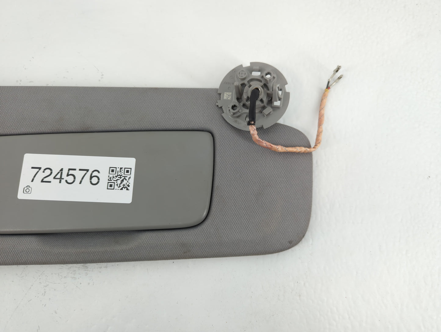 2018-2019 Chevrolet Equinox Sun Visor Shade Replacement Passenger Right Mirror Fits Fits 2018 2019 OEM Used Auto Parts - Oemusedautoparts1.com