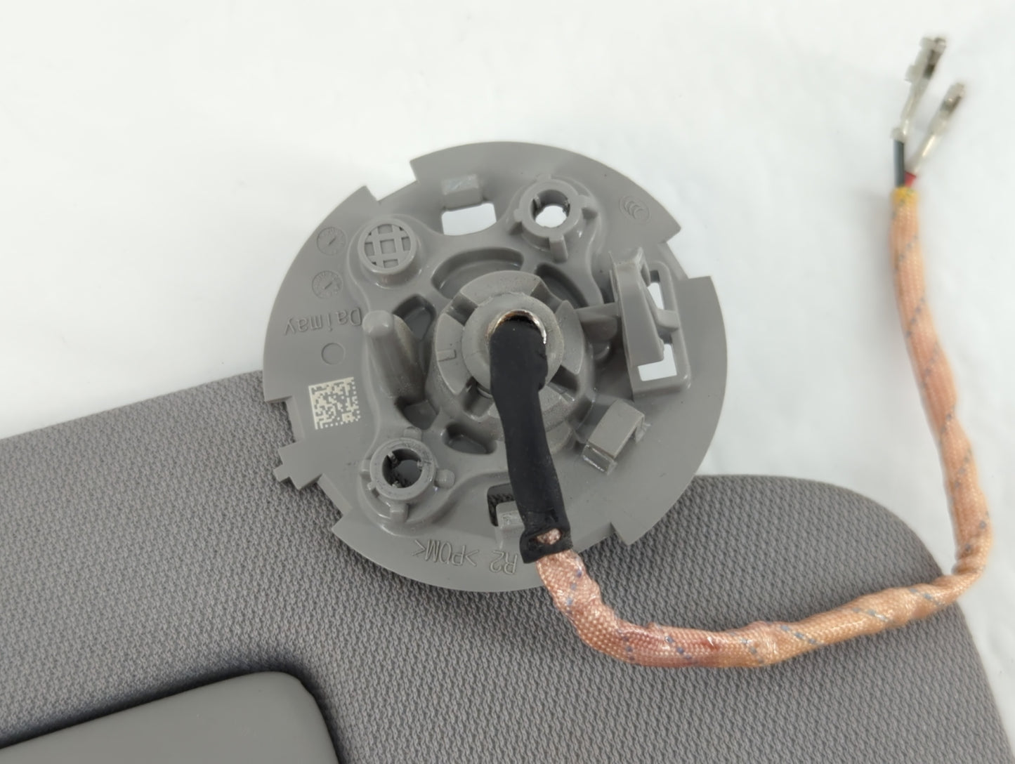 2018-2019 Chevrolet Equinox Sun Visor Shade Replacement Passenger Right Mirror Fits Fits 2018 2019 OEM Used Auto Parts - Oemusedautoparts1.com