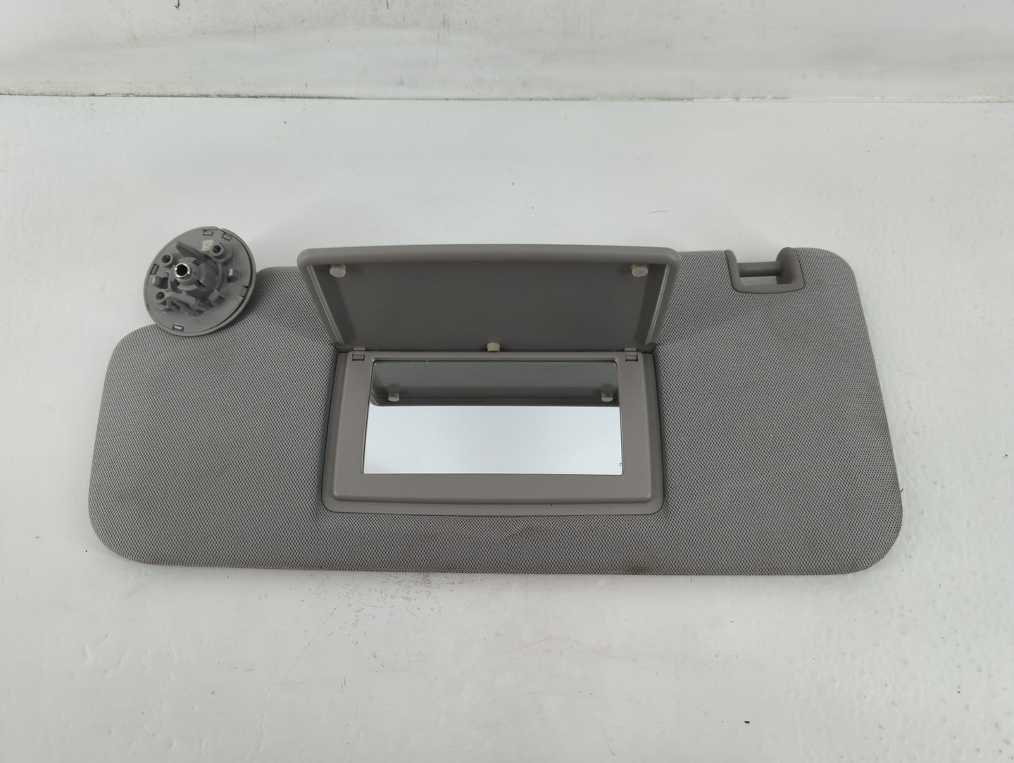 2017-2021 Chevrolet Trax Sun Visor Shade Replacement Driver Left Mirror Fits Fits 2017 2018 2019 2020 2021 OEM Used Auto Parts - Oemusedautoparts1.com