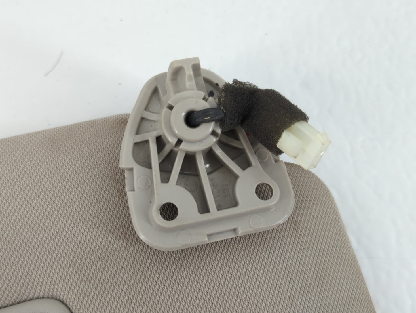 2014-2017 Nissan Rogue Sun Visor Shade Replacement Passenger Right Mirror Fits Fits 2014 2015 2016 2017 OEM Used Auto Parts - Oemusedautoparts1.com