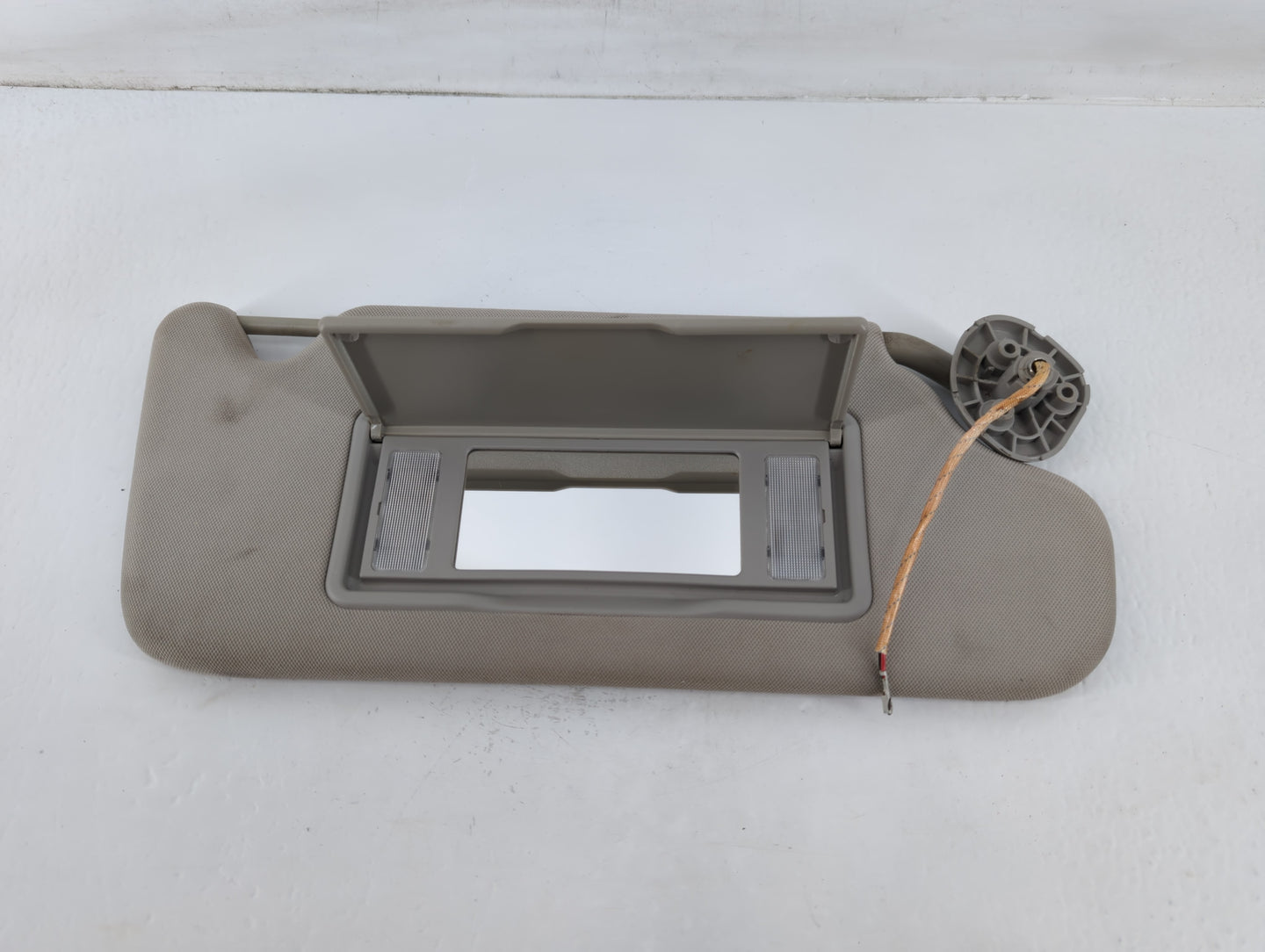 2006-2016 Chevrolet Impala Sun Visor Shade Replacement Passenger Right Mirror Fits OEM Used Auto Parts - Oemusedautoparts1.com
