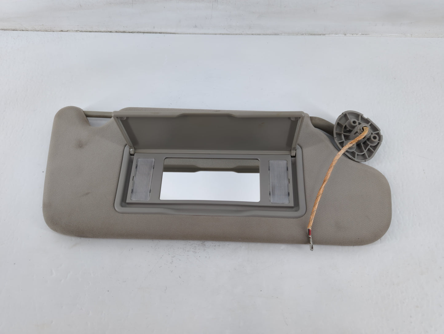 2006-2016 Chevrolet Impala Sun Visor Shade Replacement Passenger Right Mirror Fits OEM Used Auto Parts - Oemusedautoparts1.com