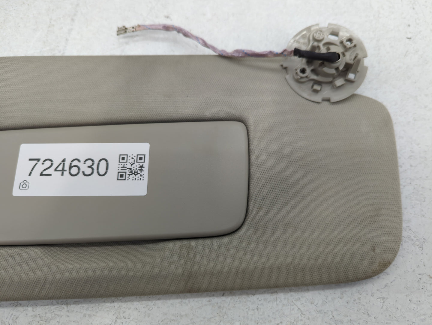 2020-2021 Buick Encore Sun Visor Shade Replacement Passenger Right Mirror Fits Fits 2020 2021 OEM Used Auto Parts - Oemusedautoparts1.com