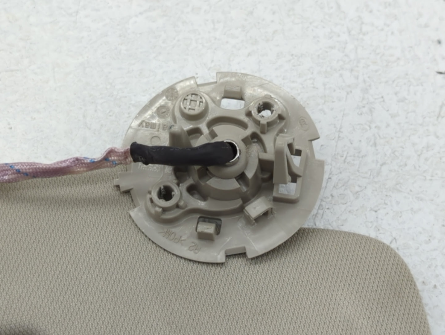 2020-2021 Buick Encore Sun Visor Shade Replacement Passenger Right Mirror Fits Fits 2020 2021 OEM Used Auto Parts - Oemusedautoparts1.com