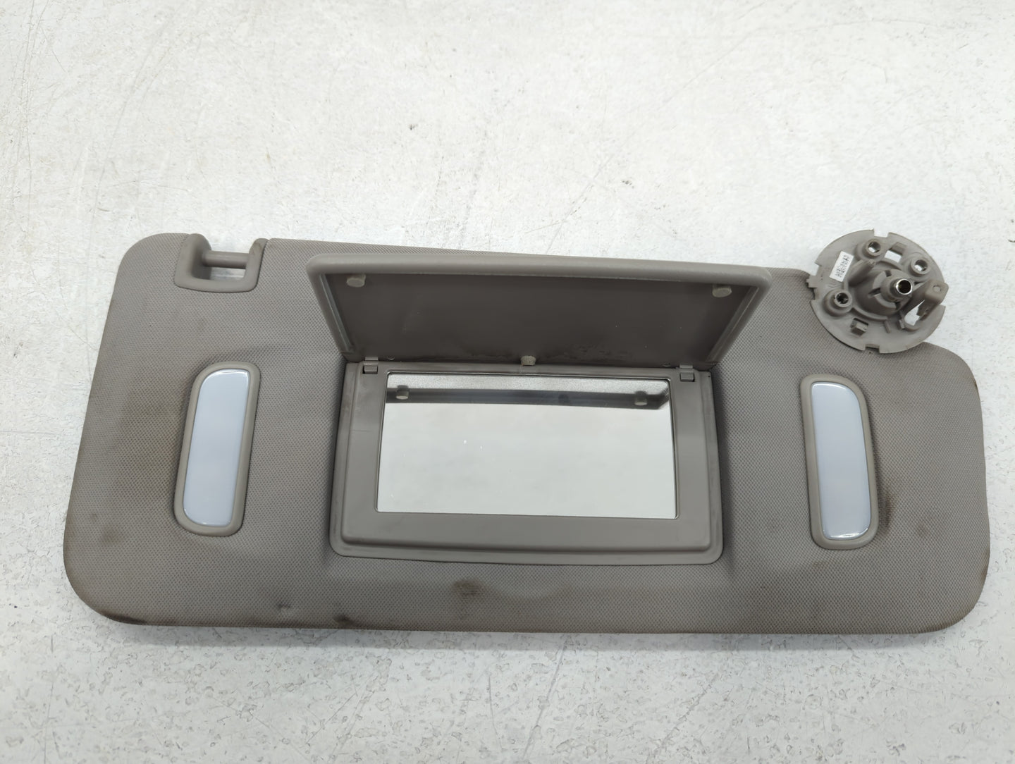 2015 Chevrolet Traverse Sun Visor Shade Replacement Passenger Right Mirror Fits OEM Used Auto Parts - Oemusedautoparts1.com