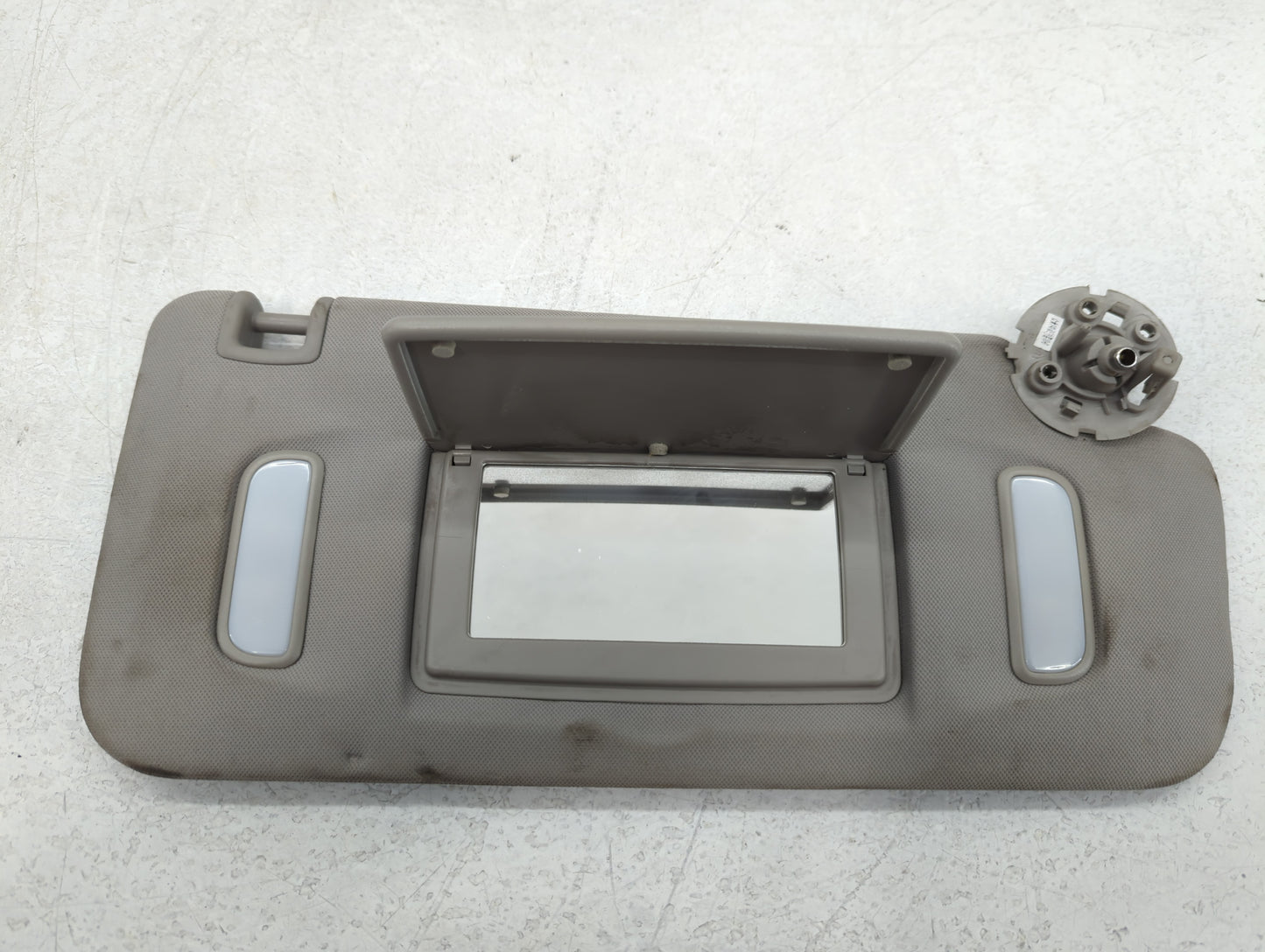 2015 Chevrolet Traverse Sun Visor Shade Replacement Passenger Right Mirror Fits OEM Used Auto Parts - Oemusedautoparts1.com