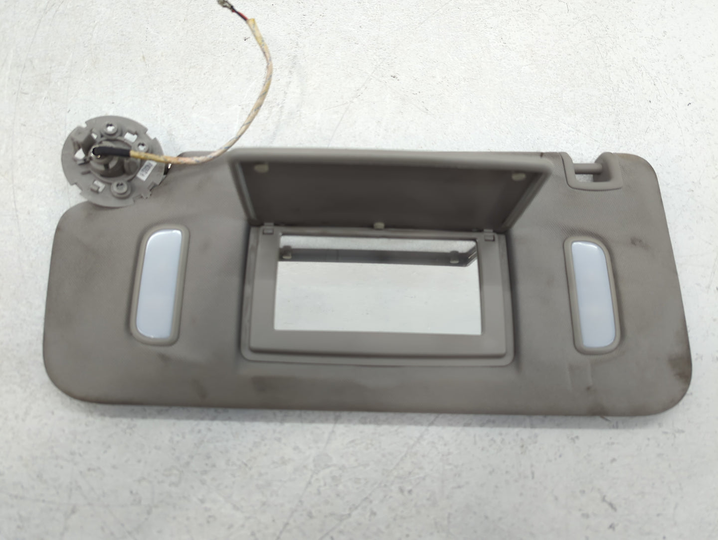 2015 Chevrolet Traverse Sun Visor Shade Replacement Driver Left Mirror Fits OEM Used Auto Parts - Oemusedautoparts1.com