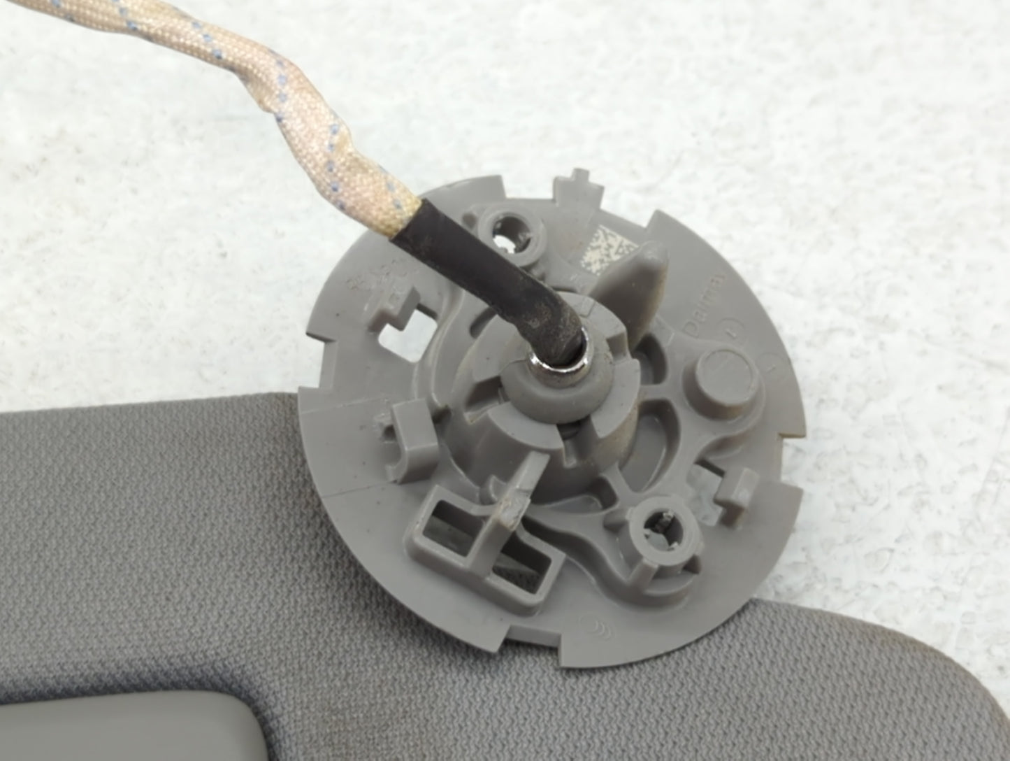 2020-2022 Chevrolet Equinox Sun Visor Shade Replacement Passenger Right Mirror Fits Fits 2020 2021 2022 OEM Used Auto Parts - Oemusedautoparts1.com