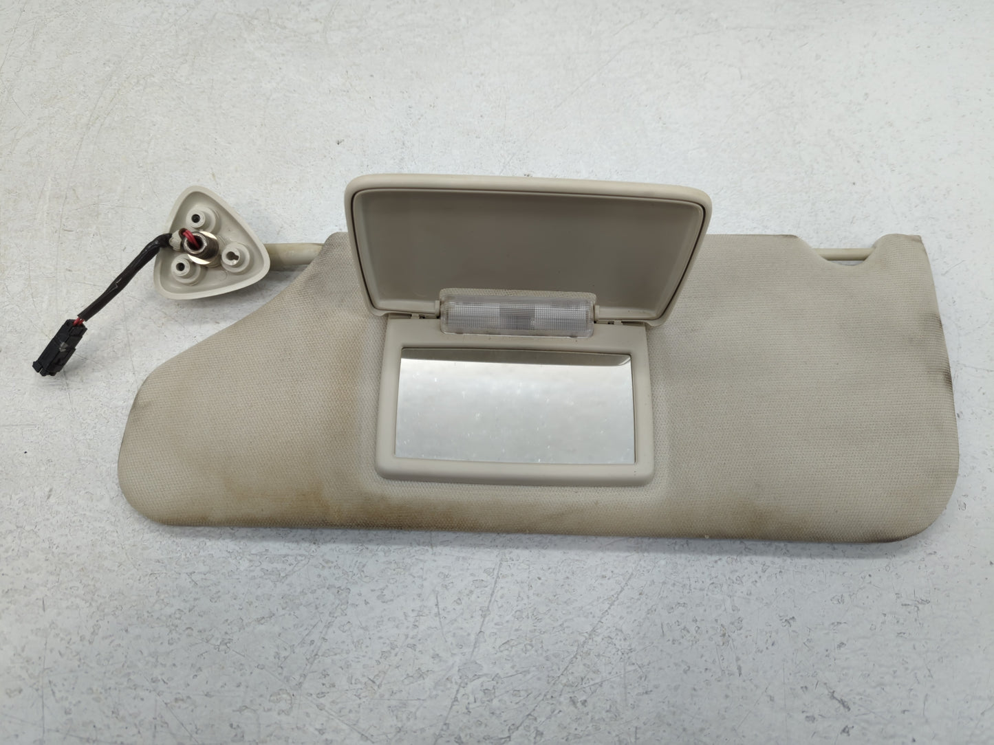 2008-2010 Chrysler 300 Sun Visor Shade Replacement Passenger Right Mirror Fits Fits 2008 2009 2010 OEM Used Auto Parts - Oemusedautoparts1.com