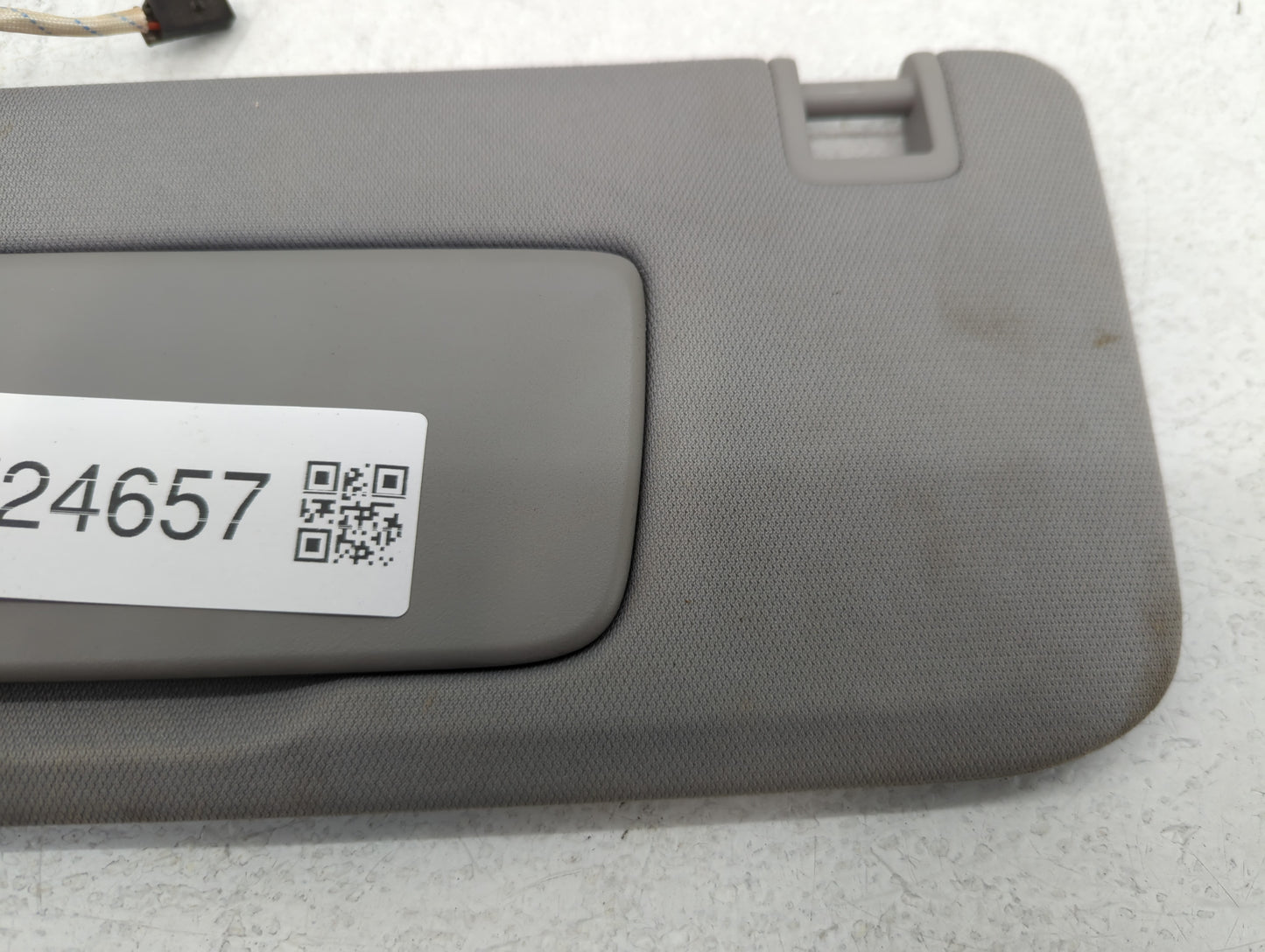 2020-2022 Chevrolet Equinox Sun Visor Shade Replacement Driver Left Mirror Fits Fits 2020 2021 2022 OEM Used Auto Parts - Oemusedautoparts1.com