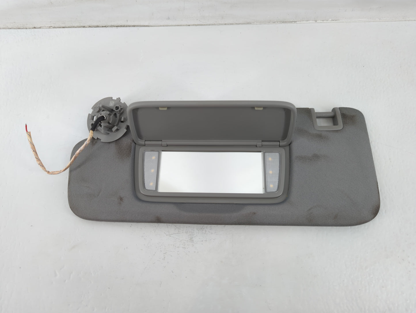 2018-2019 Chevrolet Equinox Sun Visor Shade Replacement Driver Left Mirror Fits Fits 2018 2019 OEM Used Auto Parts - Oemusedautoparts1.com