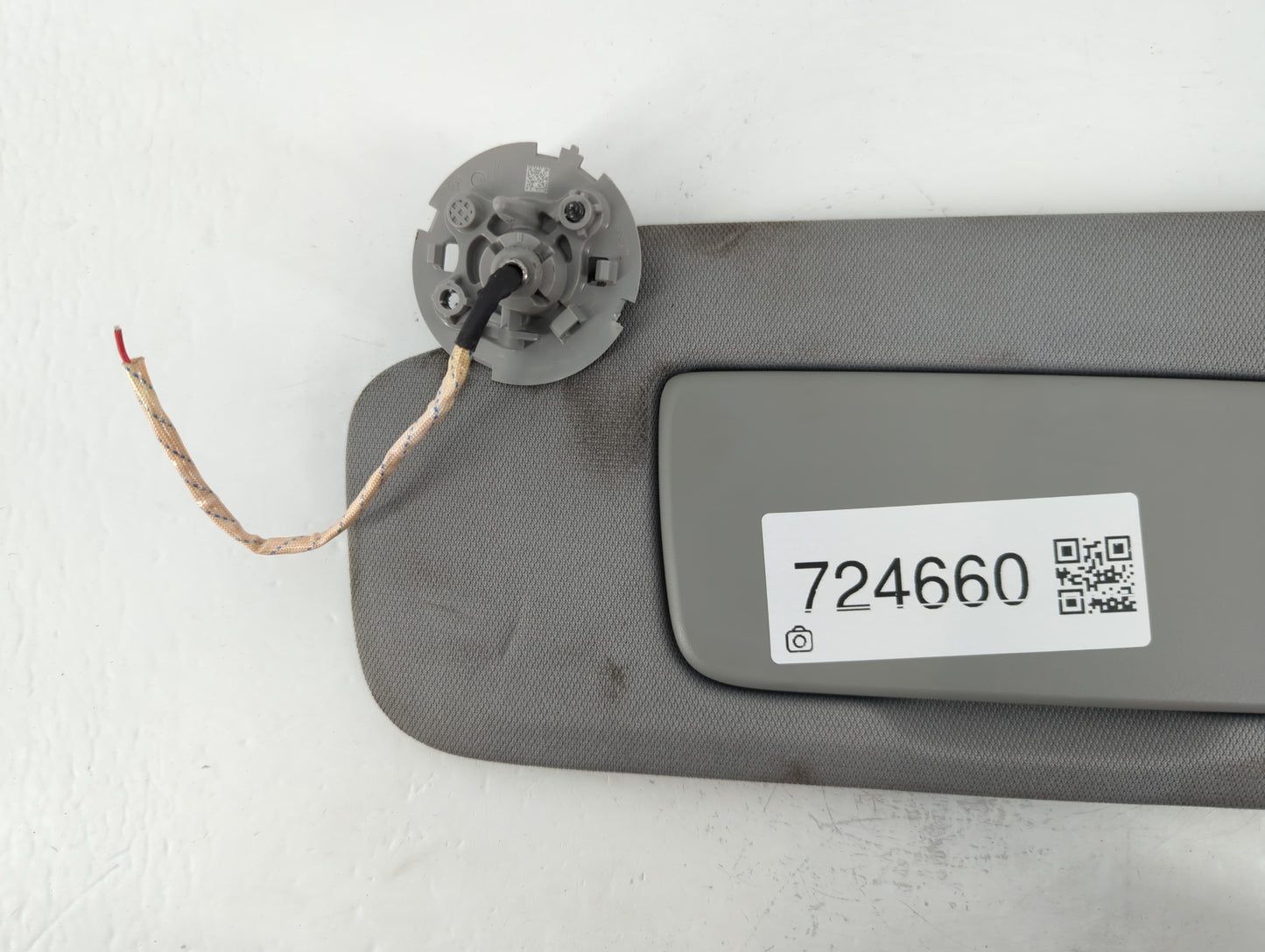 2018-2019 Chevrolet Equinox Sun Visor Shade Replacement Driver Left Mirror Fits Fits 2018 2019 OEM Used Auto Parts - Oemusedautoparts1.com