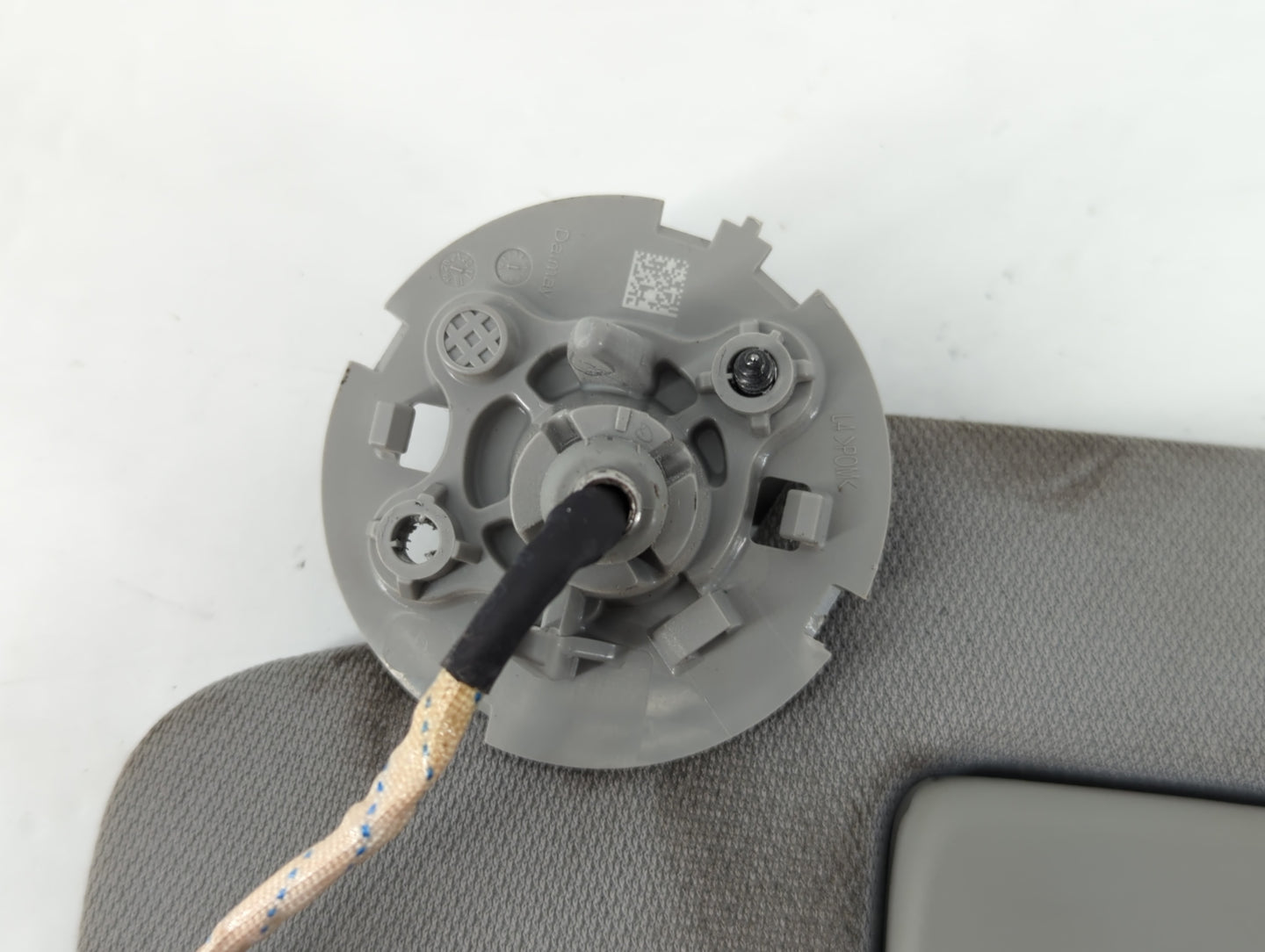 2018-2019 Chevrolet Equinox Sun Visor Shade Replacement Driver Left Mirror Fits Fits 2018 2019 OEM Used Auto Parts - Oemusedautoparts1.com