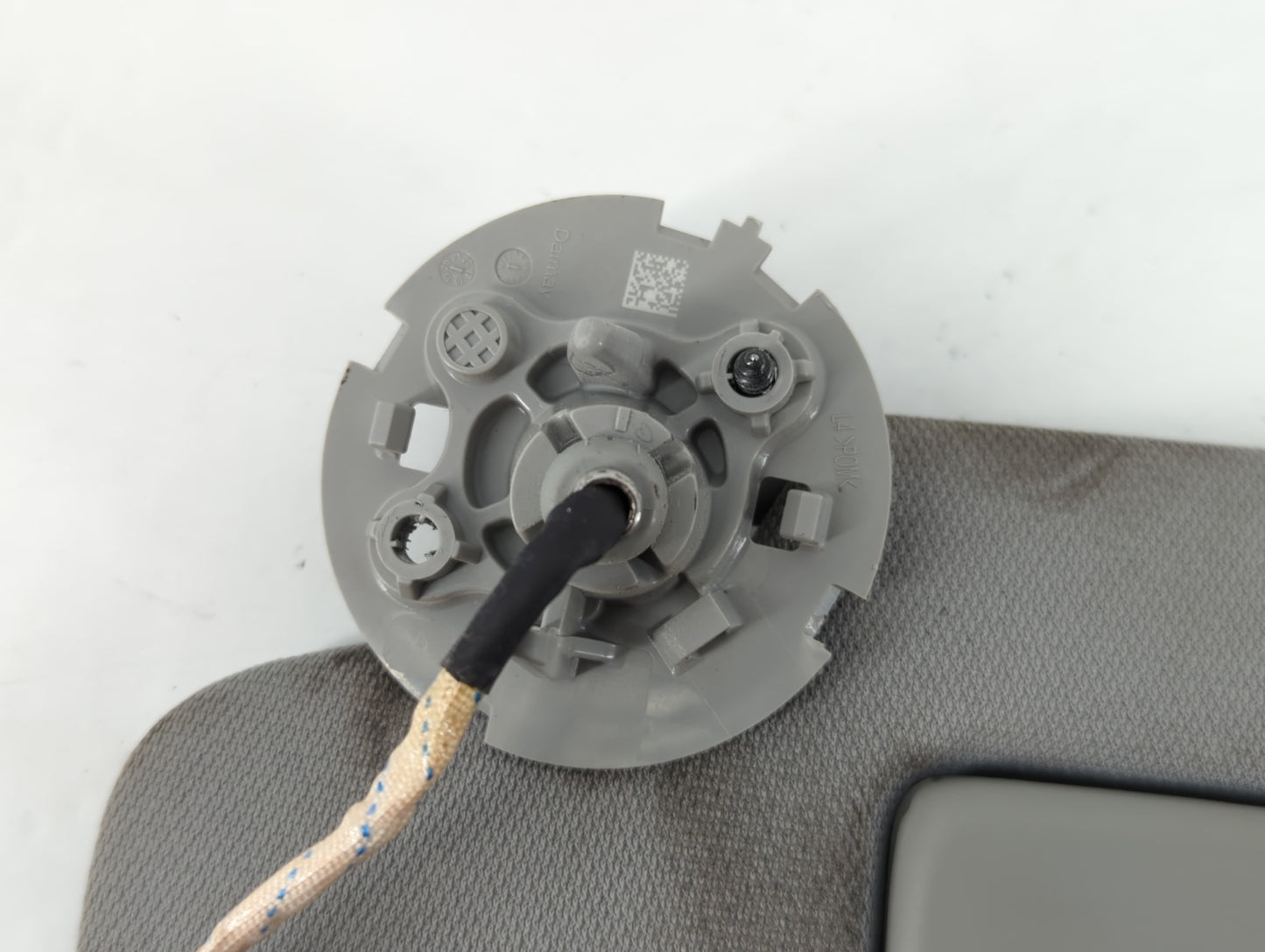 2018-2019 Chevrolet Equinox Sun Visor Shade Replacement Driver Left Mirror Fits Fits 2018 2019 OEM Used Auto Parts - Oemusedautoparts1.com