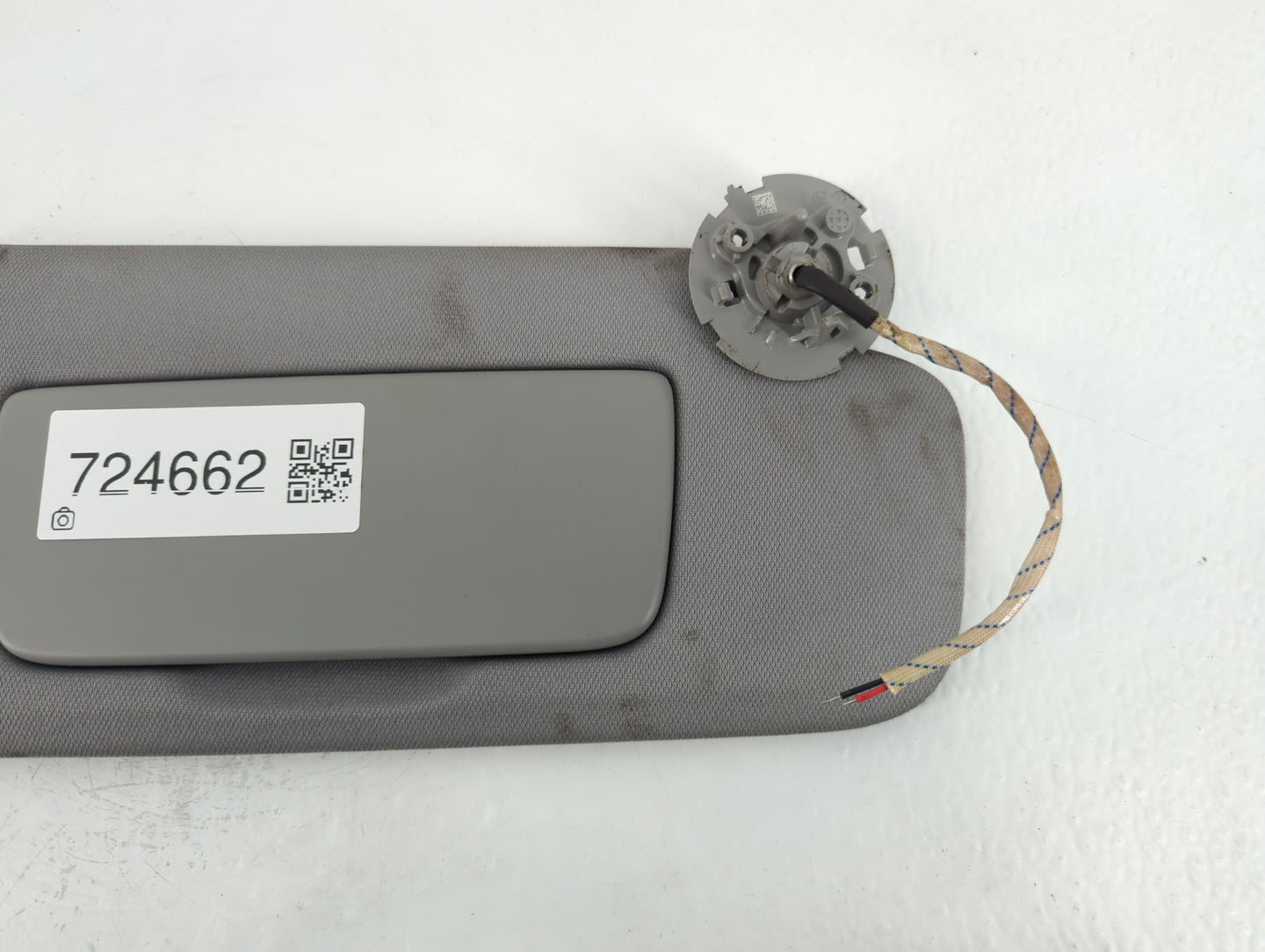 2018-2019 Chevrolet Equinox Sun Visor Shade Replacement Passenger Right Mirror Fits Fits 2018 2019 OEM Used Auto Parts - Oemusedautoparts1.com