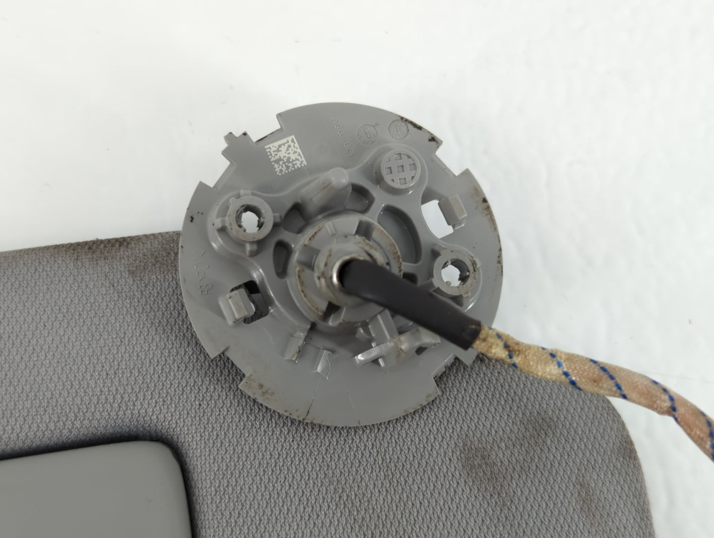 2018-2019 Chevrolet Equinox Sun Visor Shade Replacement Passenger Right Mirror Fits Fits 2018 2019 OEM Used Auto Parts - Oemusedautoparts1.com