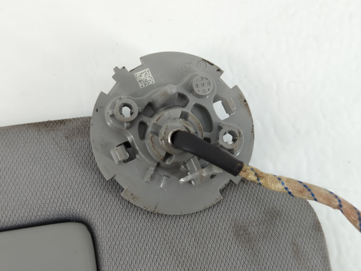 2018-2019 Chevrolet Equinox Sun Visor Shade Replacement Passenger Right Mirror Fits Fits 2018 2019 OEM Used Auto Parts - Oemusedautoparts1.com