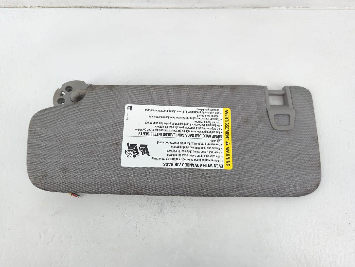 2018-2019 Chevrolet Equinox Sun Visor Shade Replacement Passenger Right Mirror Fits Fits 2018 2019 OEM Used Auto Parts - Oemusedautoparts1.com