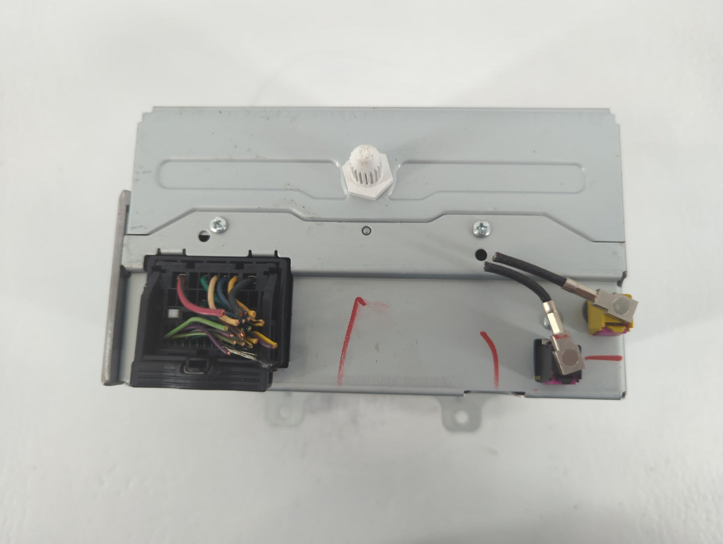 2011-2012 Chevrolet Cruze Radio AM FM Cd Player Receiver Replacement P/N:2098357 Fits Fits 2010 2011 2012 OEM Used Auto Parts - Oemusedautoparts1.com