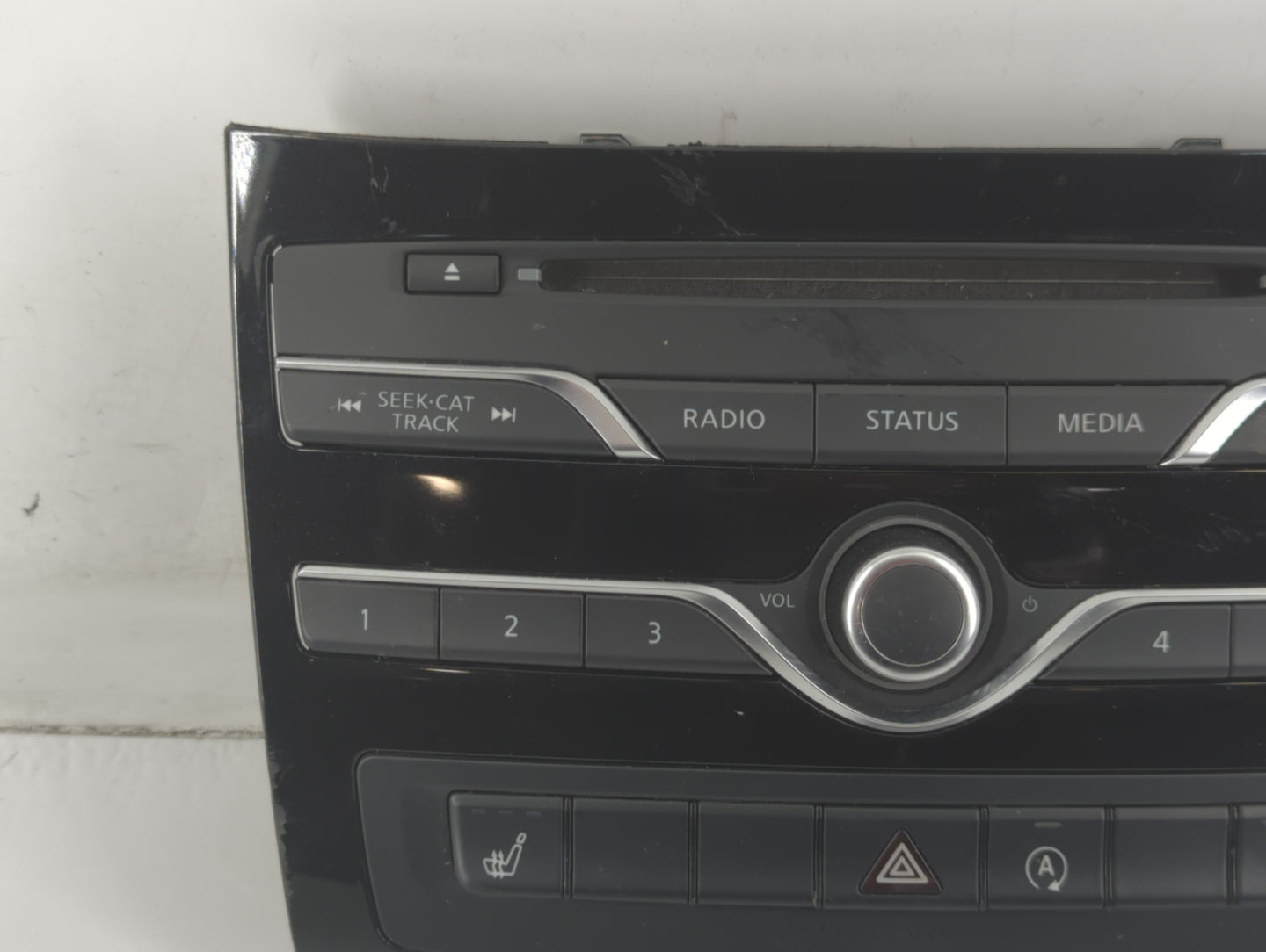 2017-2019 Infiniti Qx30 Radio AM FM Cd Player Receiver Replacement P/N:A 091 905 65 00 Fits Fits 2017 2018 2019 OEM Used Auto Parts - Oemusedautoparts1.com