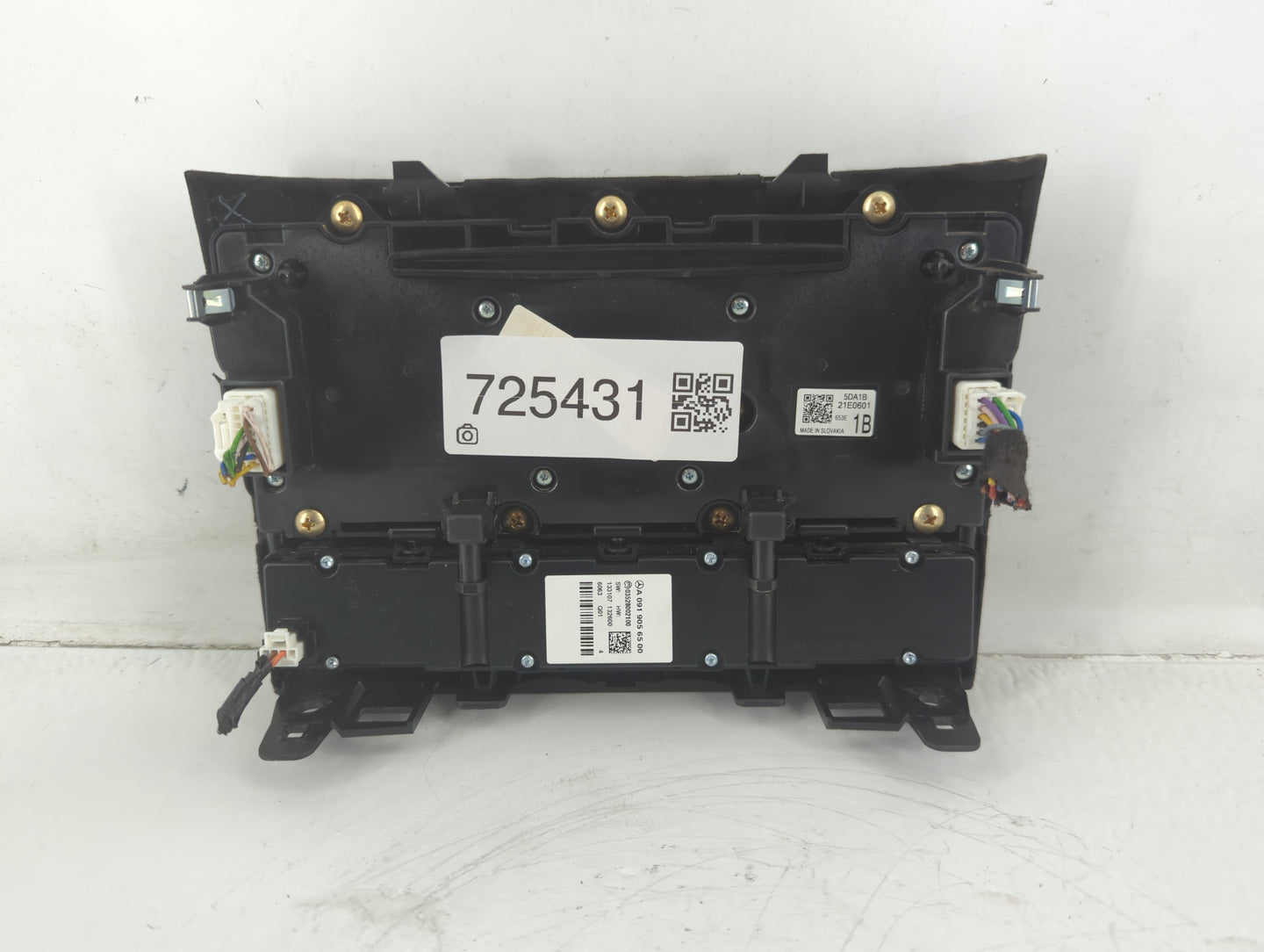 2017-2019 Infiniti Qx30 Radio AM FM Cd Player Receiver Replacement P/N:A 091 905 65 00 Fits Fits 2017 2018 2019 OEM Used Auto Parts - Oemusedautoparts1.com