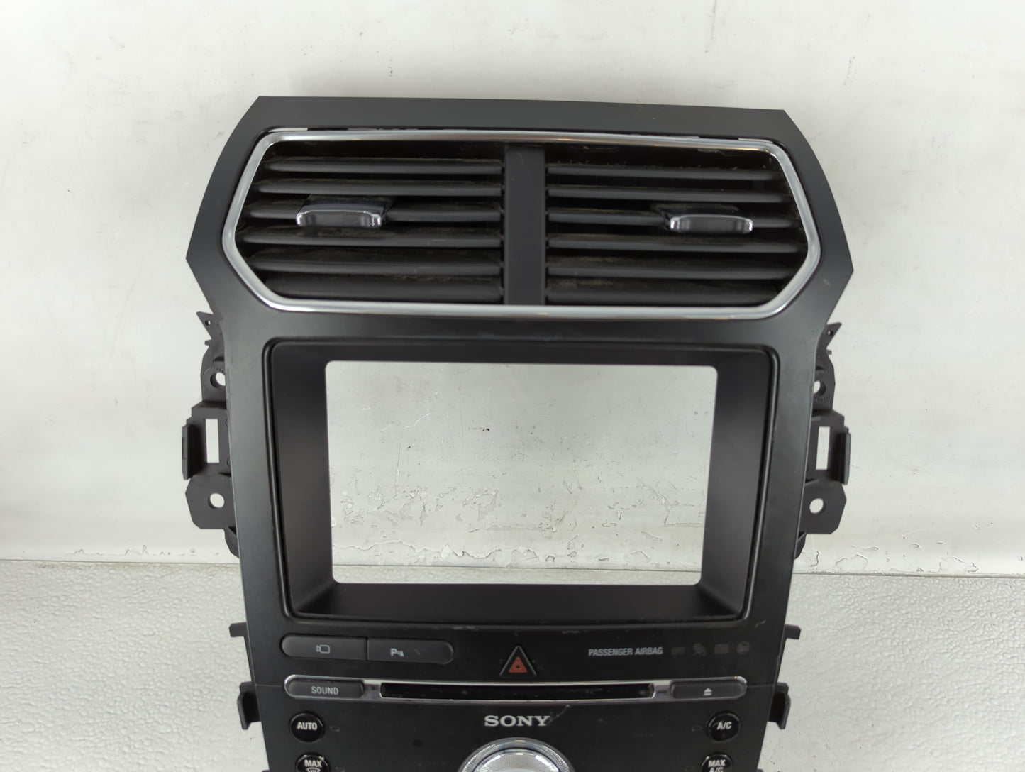 2018 Ford Explorer Radio AM FM Cd Player Receiver Replacement P/N:HB5T-18A802-HB Fits OEM Used Auto Parts - Oemusedautoparts1.com