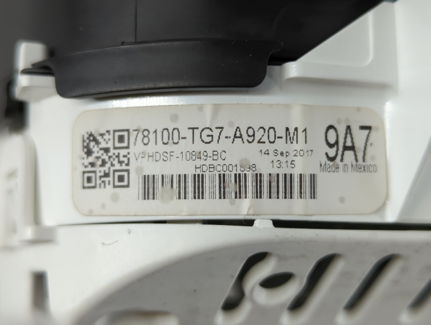 2017-2018 Honda Pilot Instrument Cluster Speedometer Gauges P/N:78100-TG7-A920-M1 Fits Fits 2017 2018 OEM Used Auto Parts - Oemusedautoparts1.com