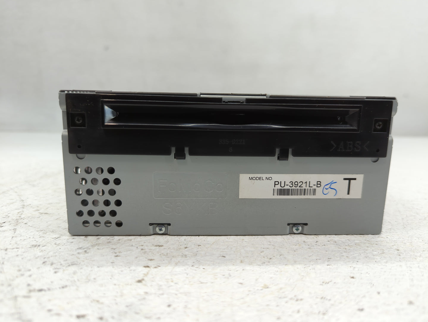 2016-2017 Ford Explorer Radio AM FM Cd Player Receiver Replacement P/N:GB5T-19C107-AG Fits Fits 2016 2017 OEM Used Auto Parts - Oemusedautoparts1.com