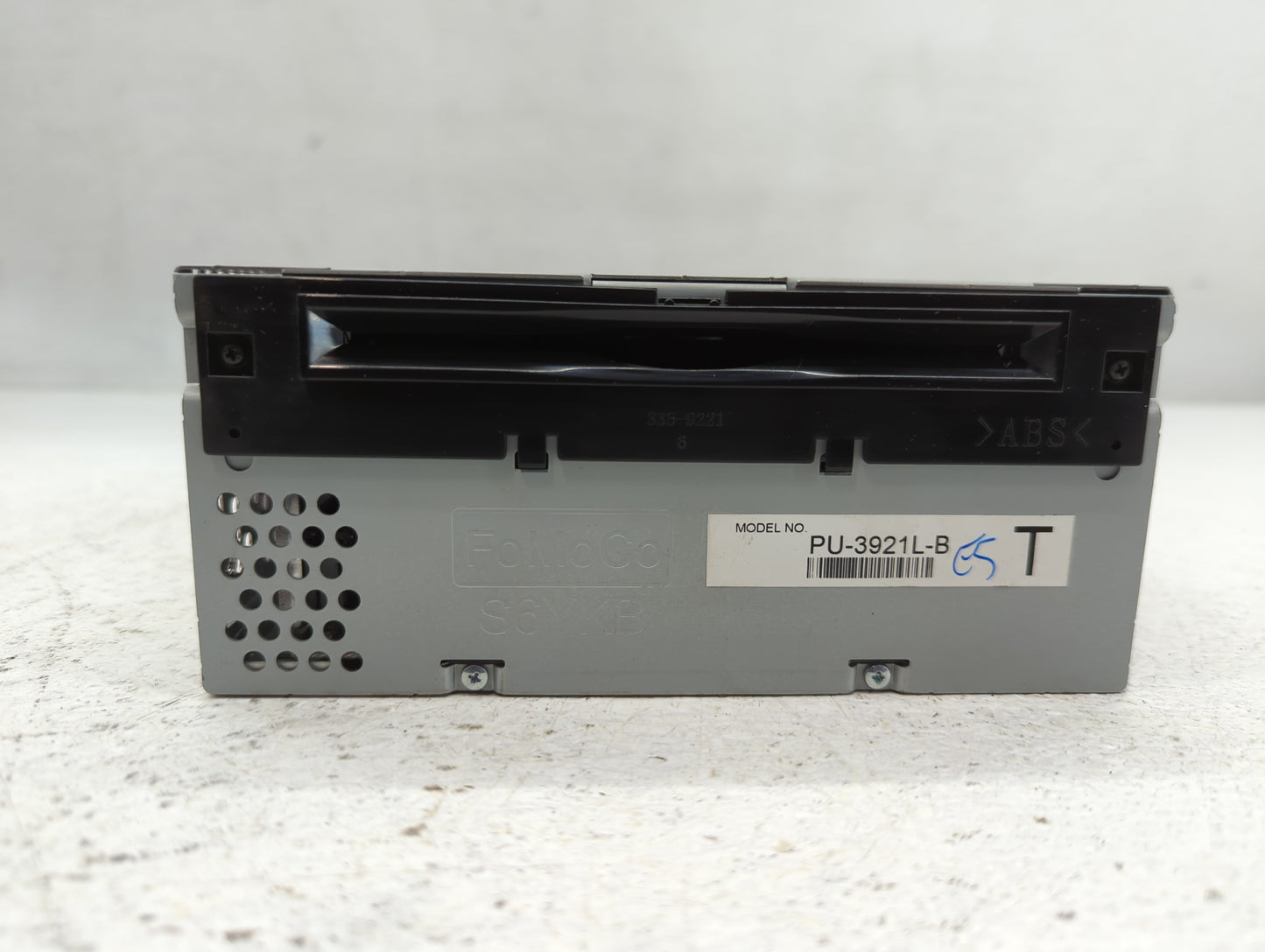 2016-2017 Ford Explorer Radio AM FM Cd Player Receiver Replacement P/N:GB5T-19C107-AG Fits Fits 2016 2017 OEM Used Auto Parts - Oemusedautoparts1.com