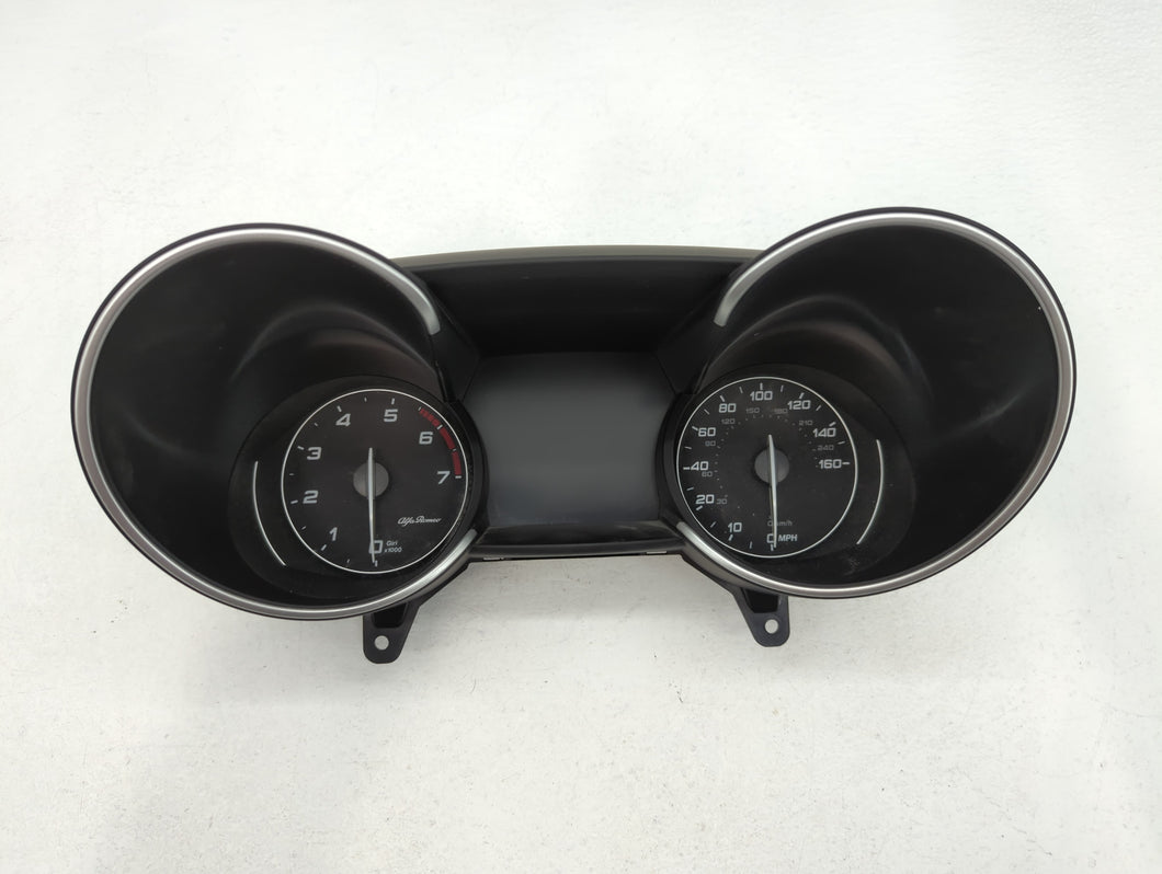 2020 Alfa Romeo Giulia Instrument Cluster Speedometer Gauges P/N:A3C0218470300 C486 B01 12V 01500, 50559487 Fits OEM Used Auto Parts