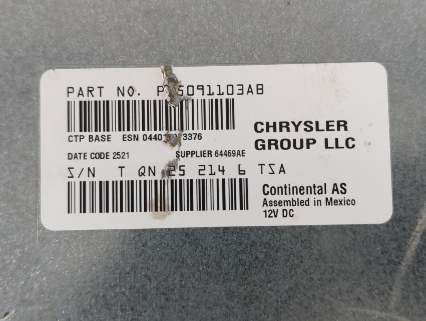 2012-2013 Chrysler 300 Radio AM FM Cd Player Receiver Replacement P/N:P05091103AB Fits Fits 2012 2013 OEM Used Auto Parts - Oemusedautoparts1.com