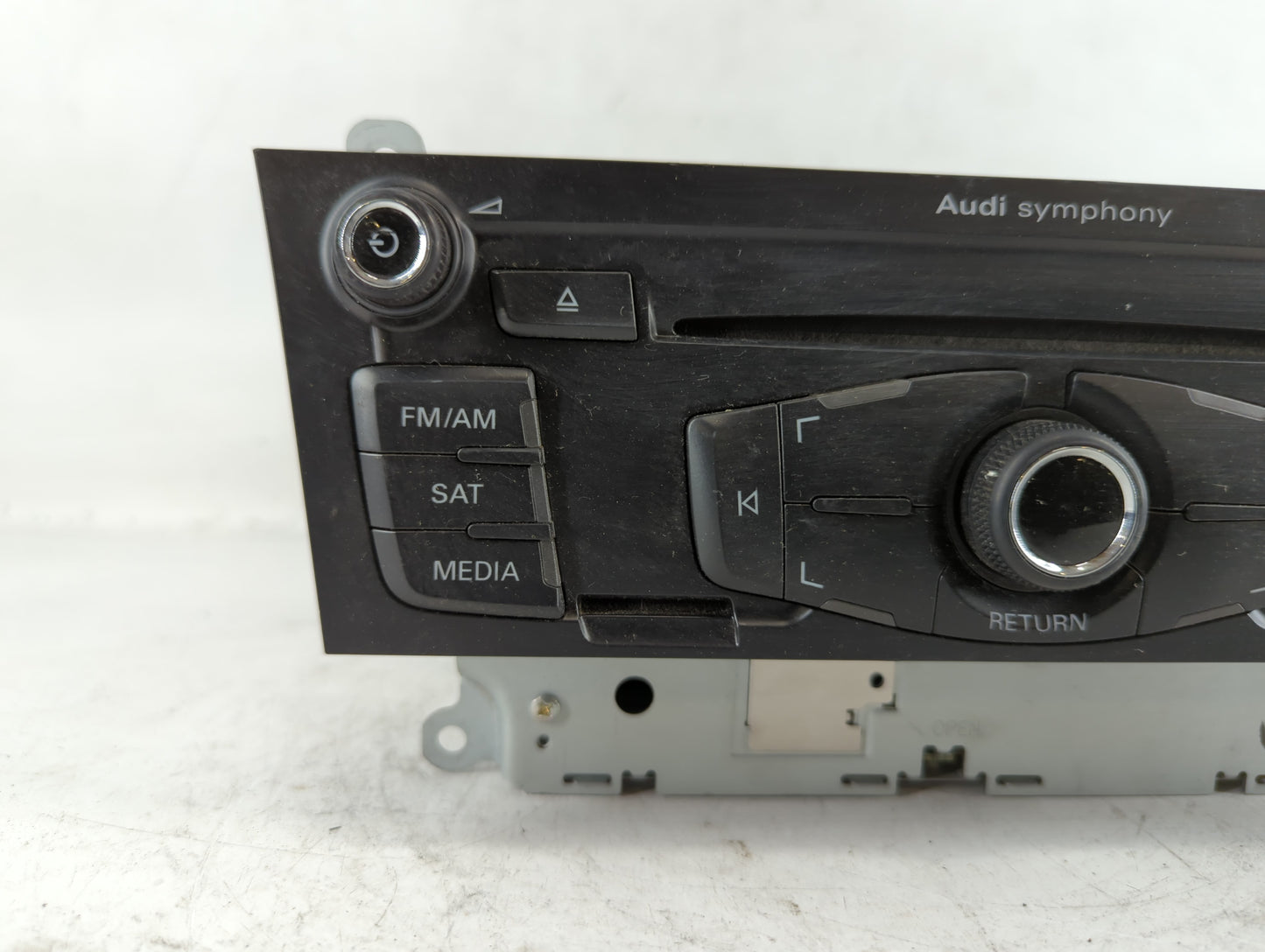 2009 Audi A4 Radio AM FM Cd Player Receiver Replacement P/N:8T1 035 195 Fits OEM Used Auto Parts - Oemusedautoparts1.com