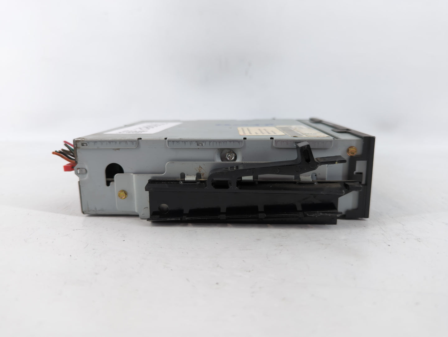 2000-2002 Gmc Yukon Xl Radio AM FM Cd Player Receiver Replacement P/N:16252315 Fits Fits 1995 1996 1998 1999 2000 2001 2002 OEM Used Auto Parts - Oemusedautoparts1.com