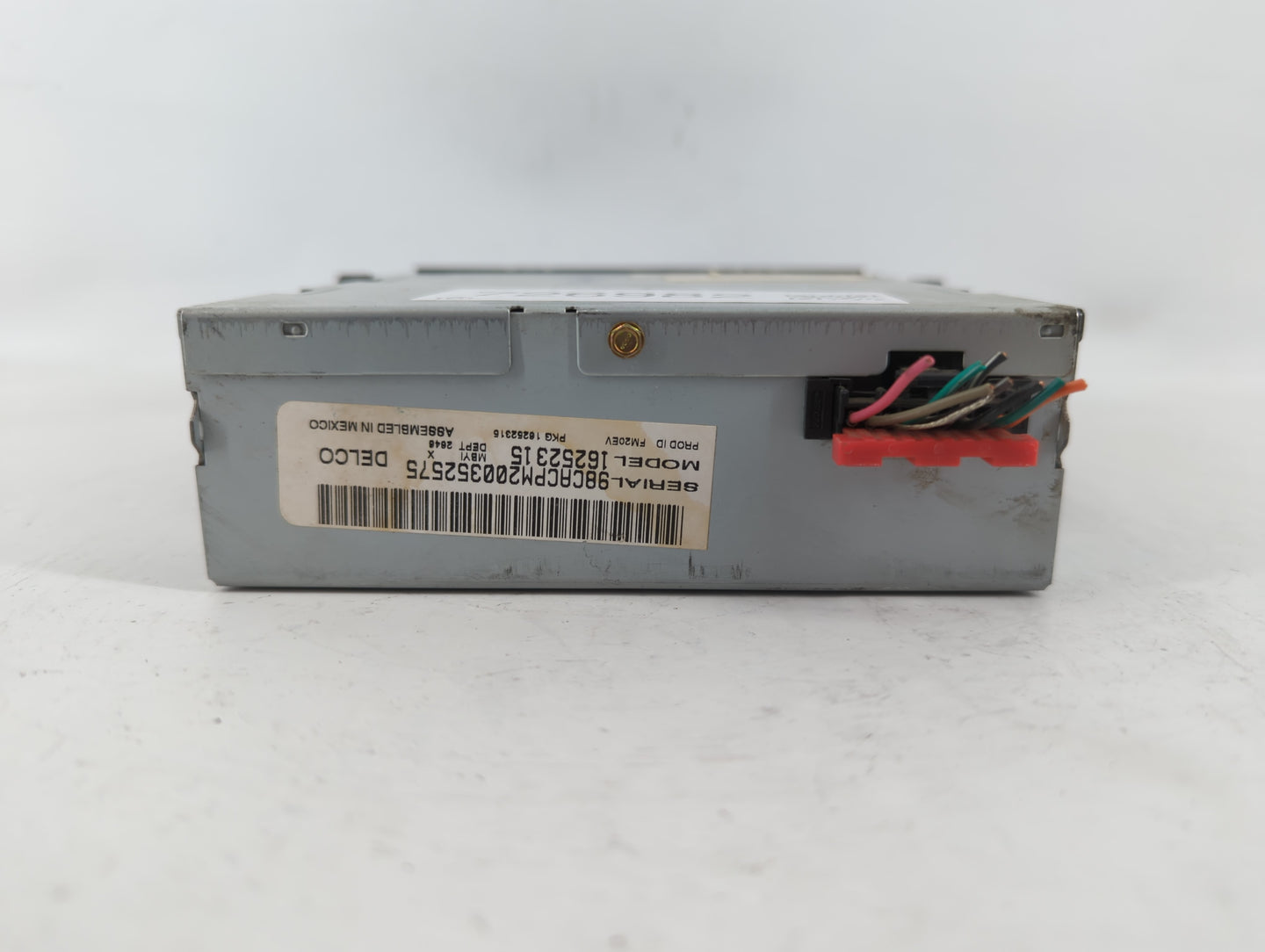 2000-2002 Gmc Yukon Xl Radio AM FM Cd Player Receiver Replacement P/N:16252315 Fits Fits 1995 1996 1998 1999 2000 2001 2002 OEM Used Auto Parts - Oemusedautoparts1.com