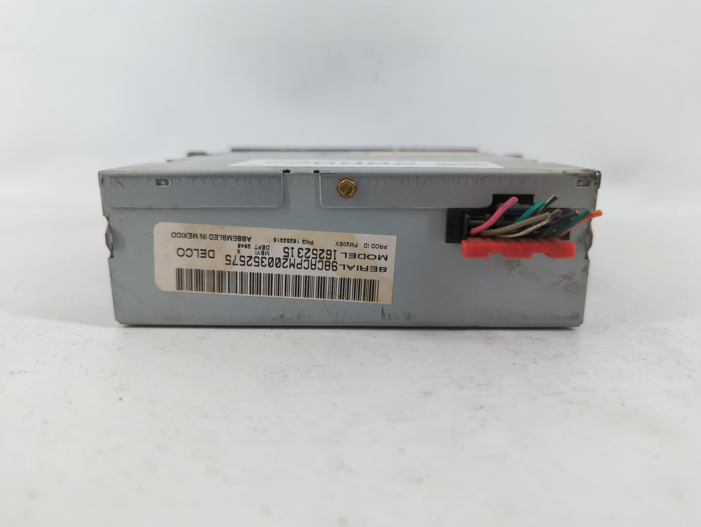 2000-2002 Gmc Yukon Xl Radio AM FM Cd Player Receiver Replacement P/N:16252315 Fits Fits 1995 1996 1998 1999 2000 2001 2002 OEM Used Auto Parts - Oemusedautoparts1.com