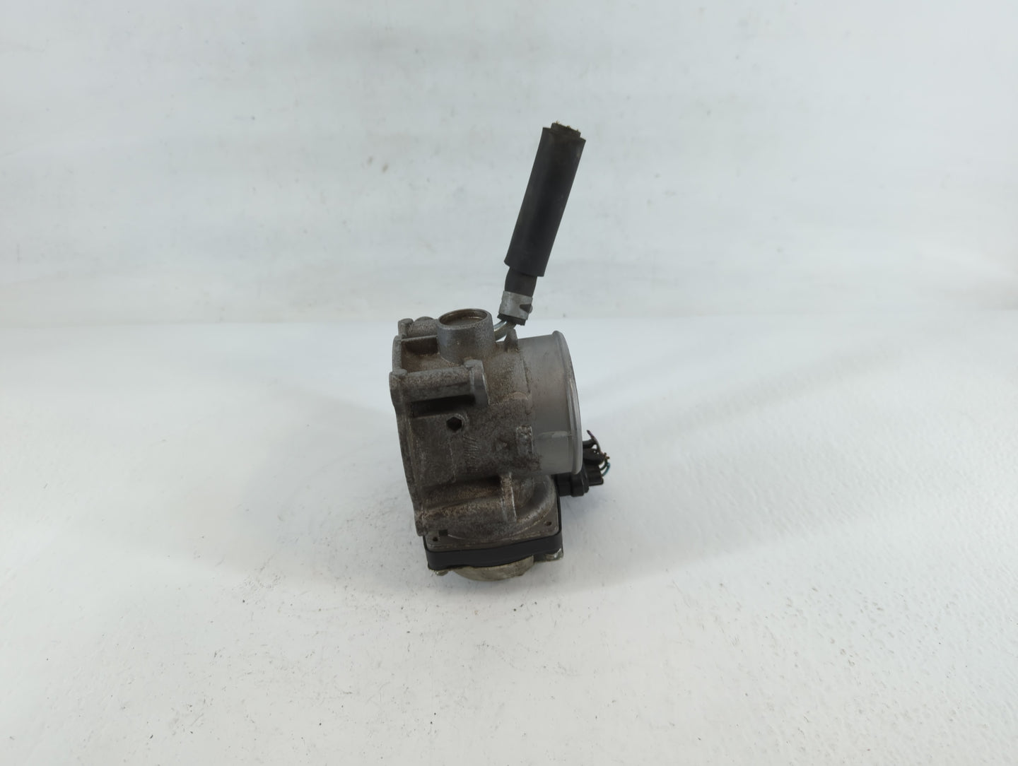 2013-2017 Mitsubishi Outlander Throttle Body Fits Fits 2013 2014 2015 2016 2017 OEM Used Auto Parts - Oemusedautoparts1.com