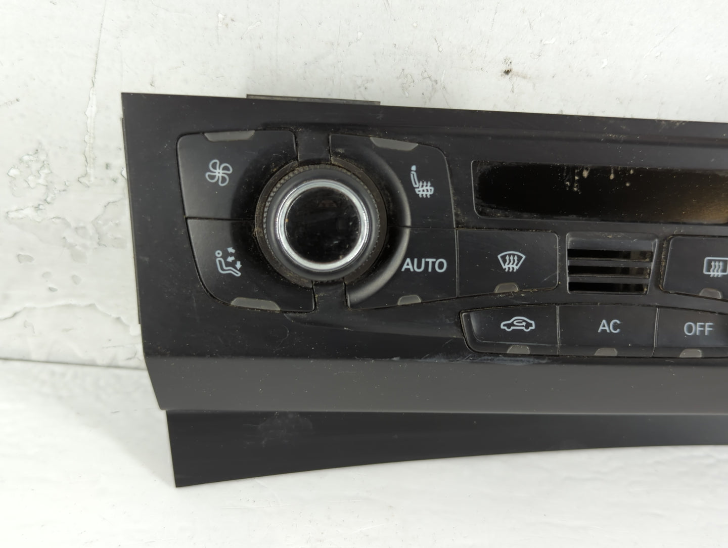 2008-2013 Audi A5 Climate Control Module Temperature AC/Heater Replacement P/N:8T1 820 043 AQ Fits OEM Used Auto Parts - Oemusedautoparts1.com