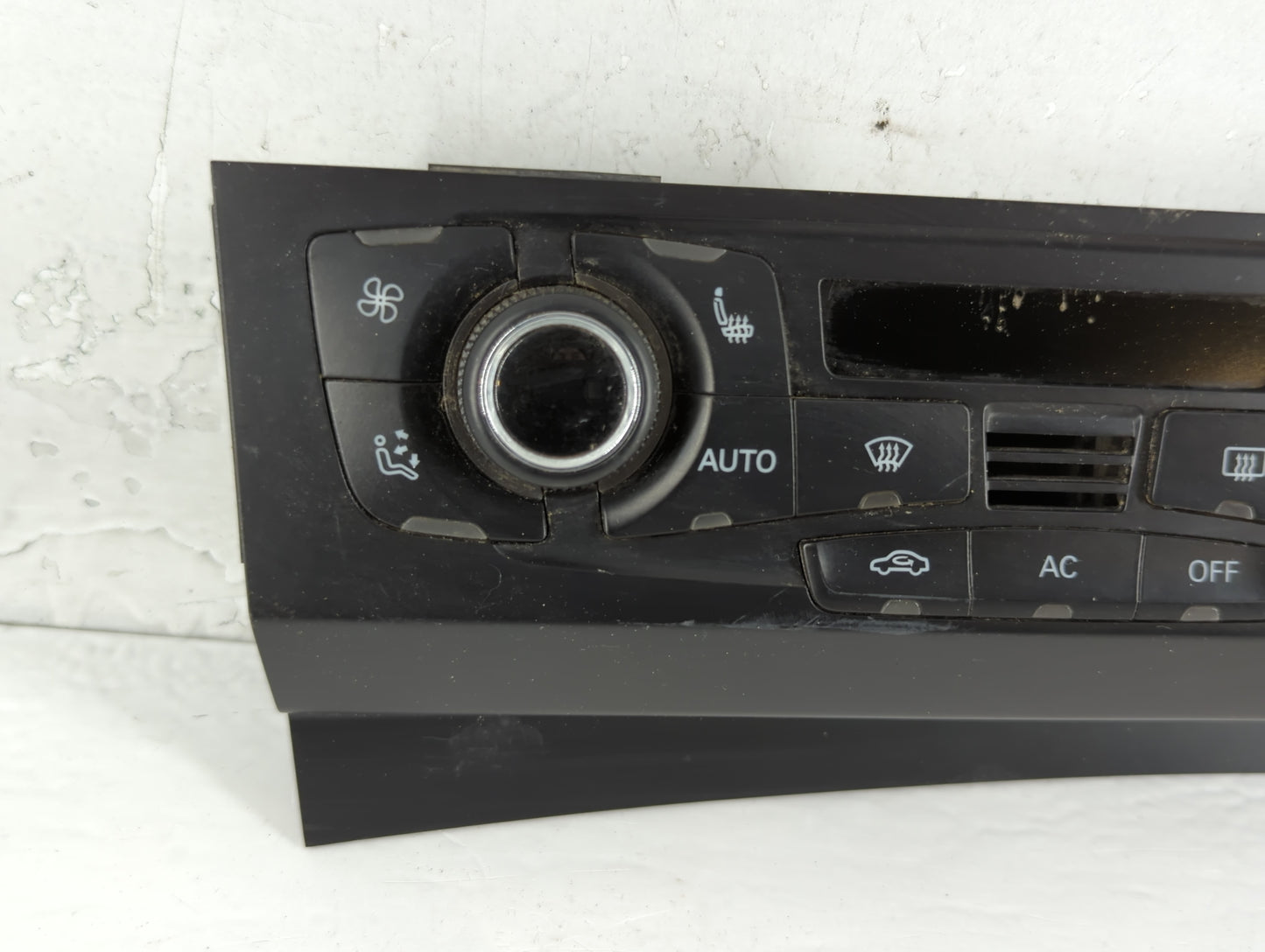 2008-2013 Audi A5 Climate Control Module Temperature AC/Heater Replacement P/N:8T1 820 043 AQ Fits OEM Used Auto Parts - Oemusedautoparts1.com