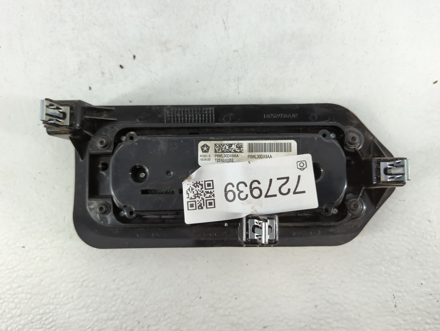 2018-2020 Chrysler Pacifica Climate Control Module Temperature AC/Heater Replacement P/N:T251010352 P6WL30DX9AA Fits OEM Used Auto Parts - Oemusedautoparts1.com
