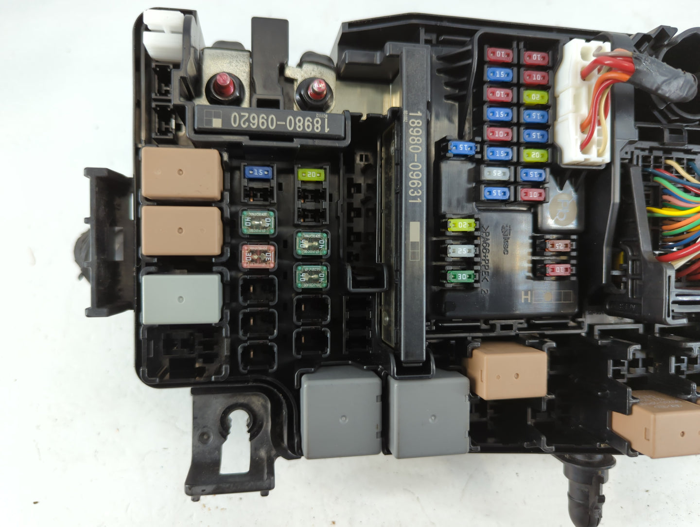 2020 Hyundai Veloster Fusebox Fuse Box Panel Relay Module P/N:91225 J3030 N91225-J3030-06 Fits OEM Used Auto Parts - Oemusedautoparts1.com