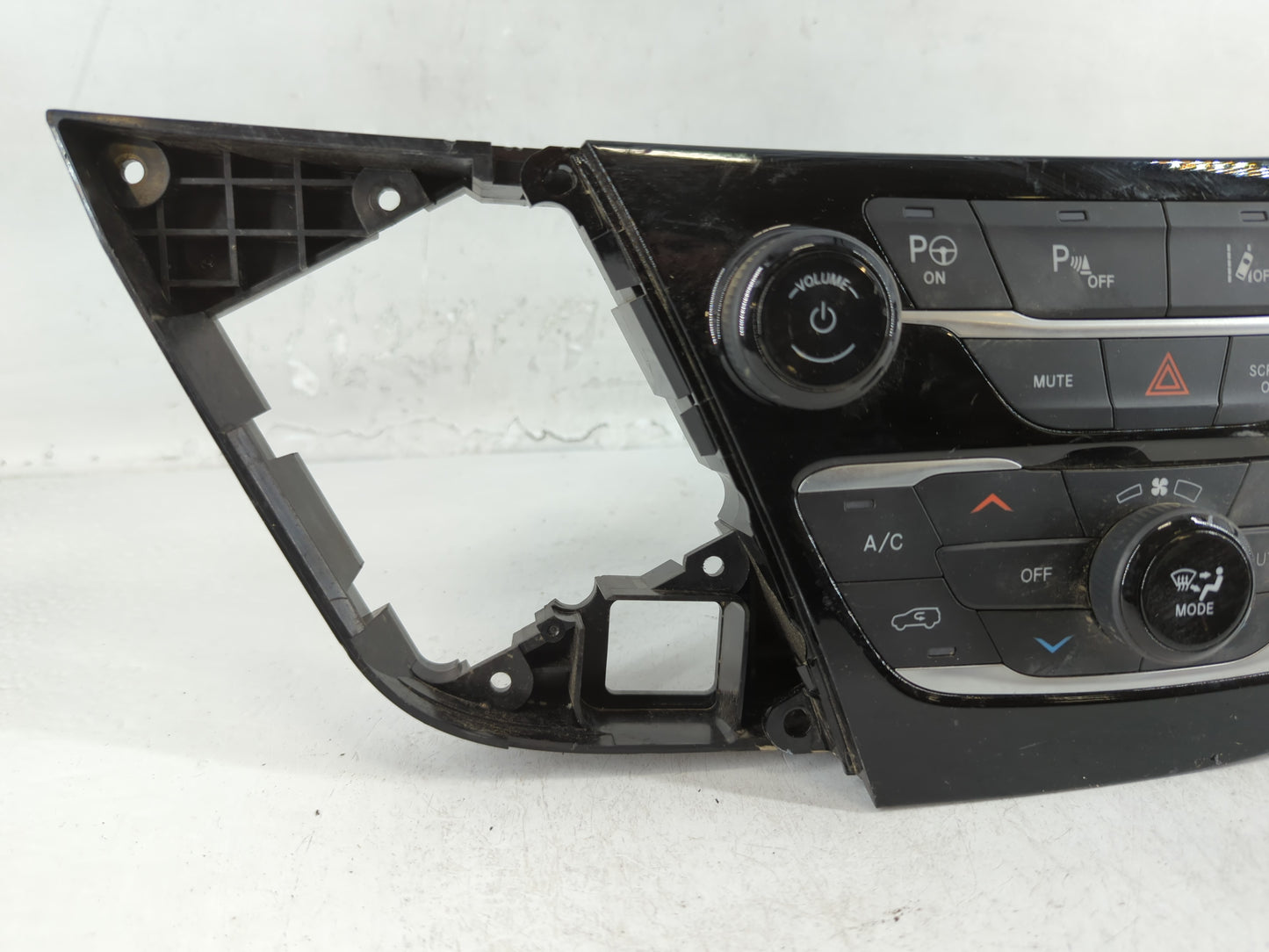 2018-2020 Chrysler Pacifica Climate Control Module Temperature AC/Heater Replacement P/N:T260010237 P6UX621X8AA Fits OEM Used Auto Parts - Oemusedautoparts1.com