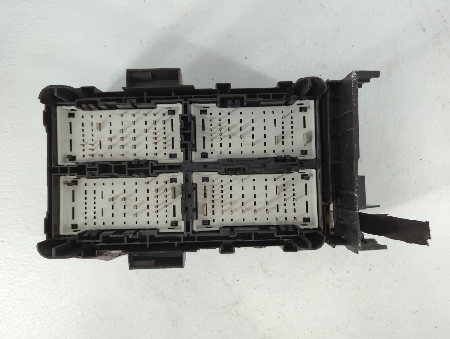 2019-2021 Chevrolet Malibu Fusebox Fuse Box Panel Relay Module P/N:84950507_01 Fits Fits 2019 2020 2021 OEM Used Auto Parts - Oemusedautoparts1.com