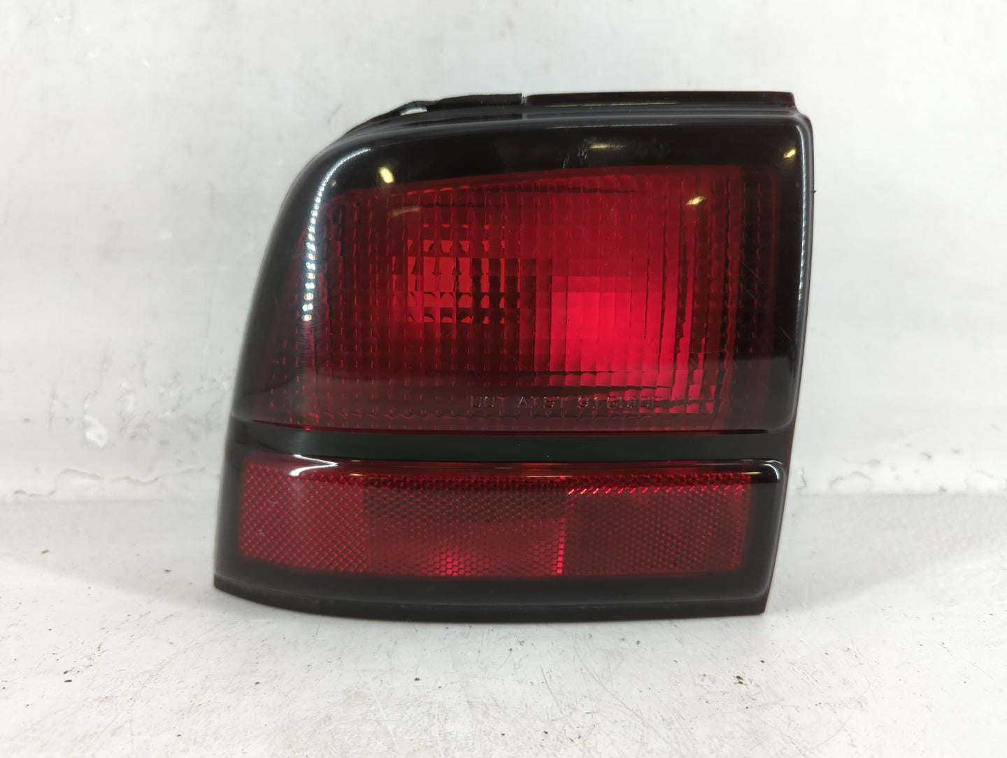 1991 Chevrolet Cavalier Rear Center Lid Brake Light Tail Light P/N:165118571 Fits OEM Used Auto Parts - Oemusedautoparts1.com