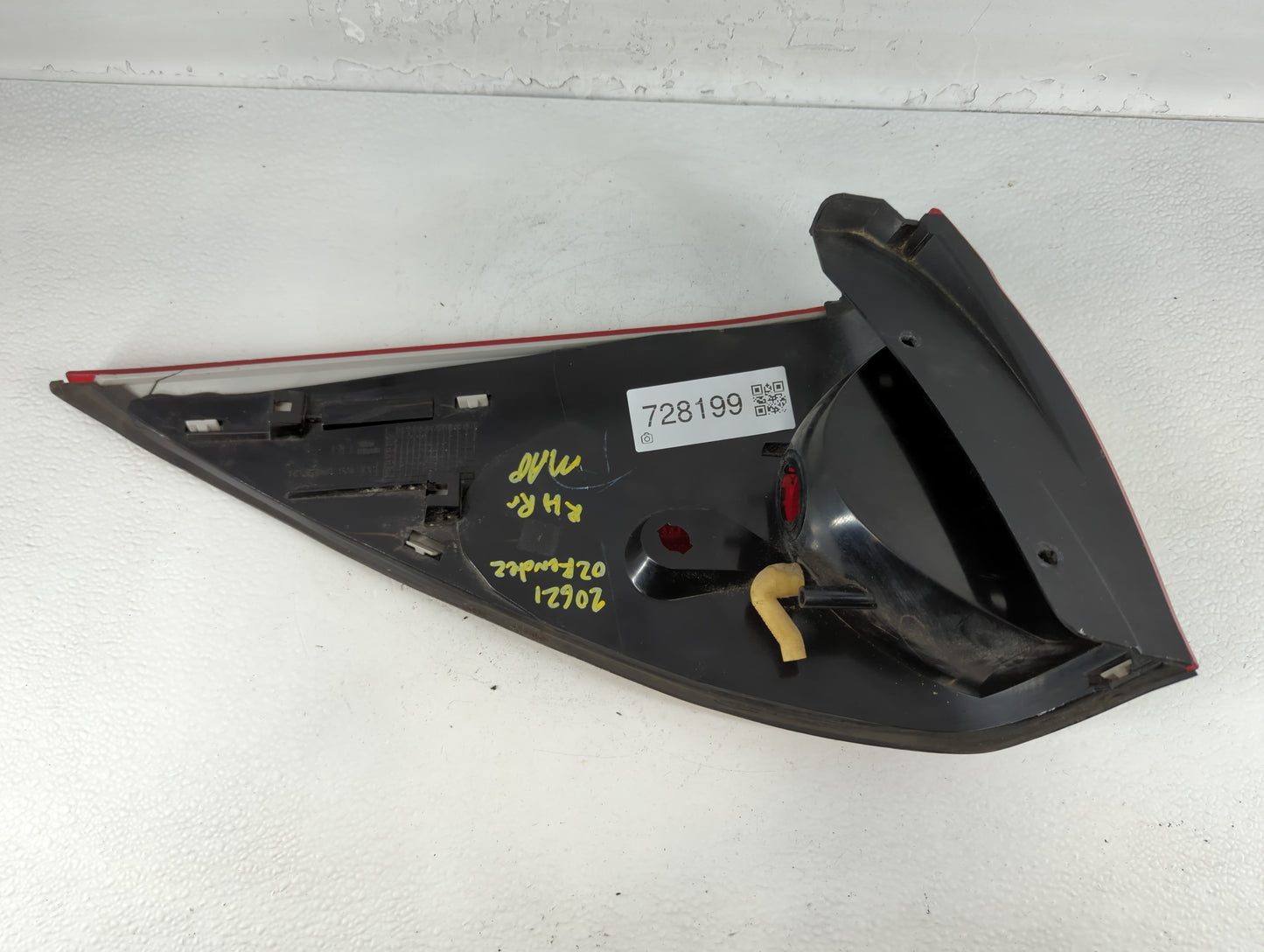 2002-2003 Buick Rendezvous Tail Light Assembly Passenger Right OEM Fits Fits 2002 2003 OEM Used Auto Parts - Oemusedautoparts1.com