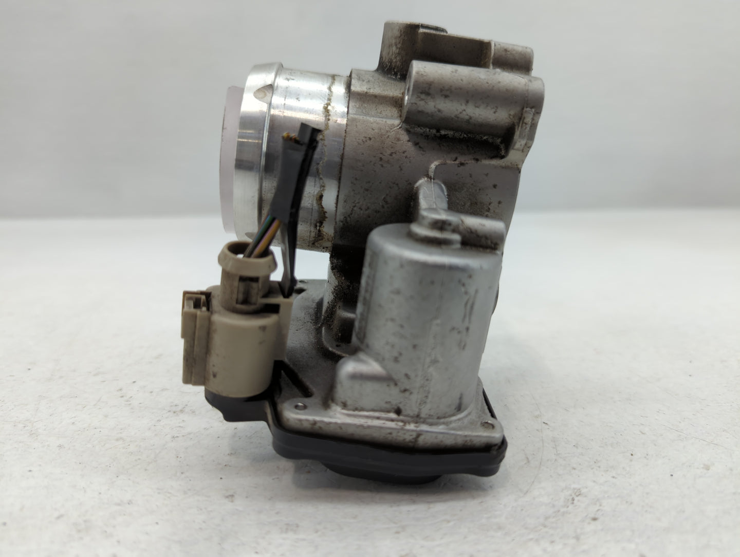 2017-2019 Ford Escape Throttle Body P/N:DS7G-9F991-BB B18 117 4983 Fits Fits 2014 2015 2016 2017 2018 2019 2020 OEM Used Auto Parts - Oemusedautoparts1.com