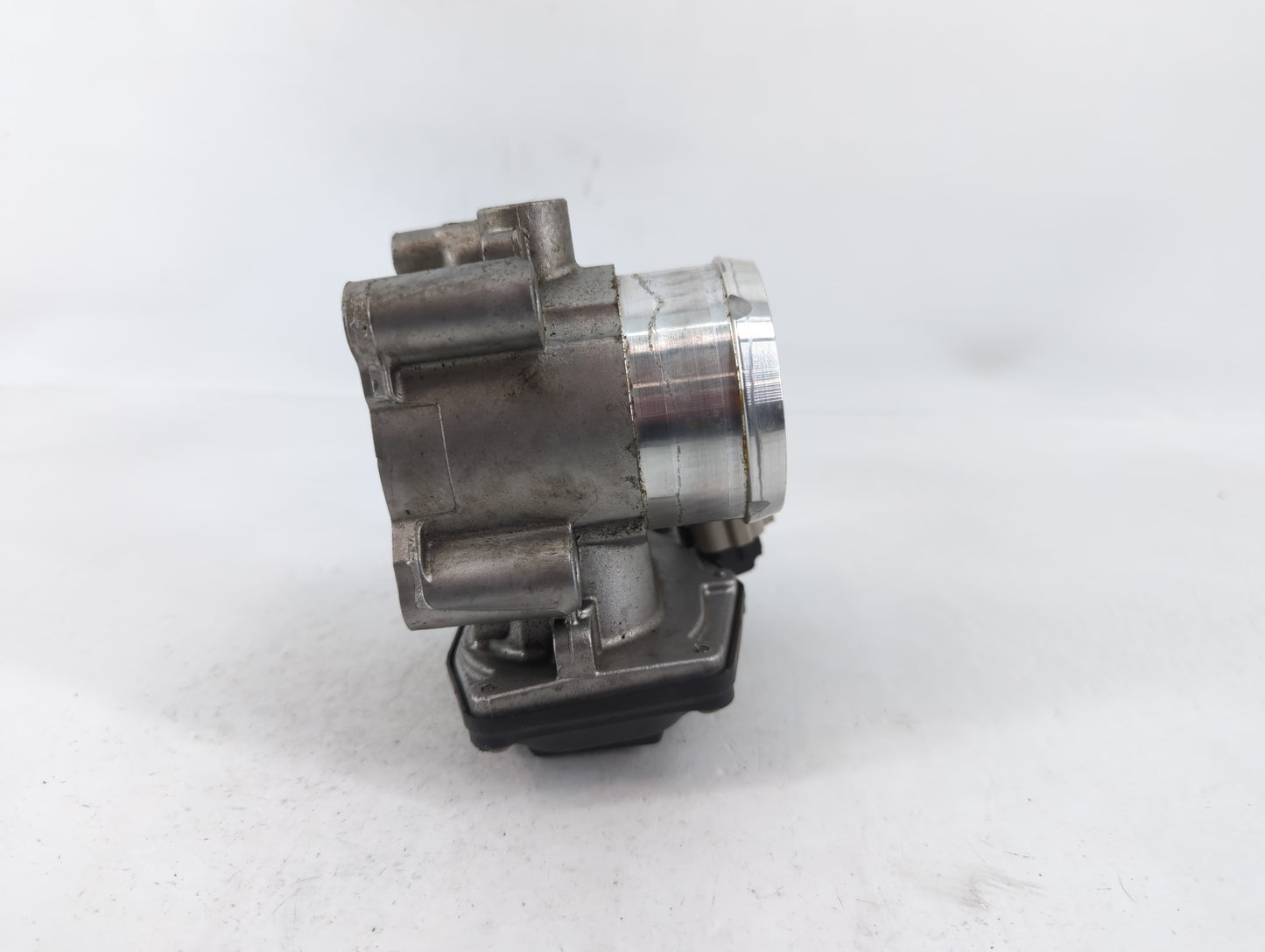 2017-2019 Ford Escape Throttle Body P/N:DS7G-9F991-BB B18 117 4983 Fits Fits 2014 2015 2016 2017 2018 2019 2020 OEM Used Auto Parts - Oemusedautoparts1.com