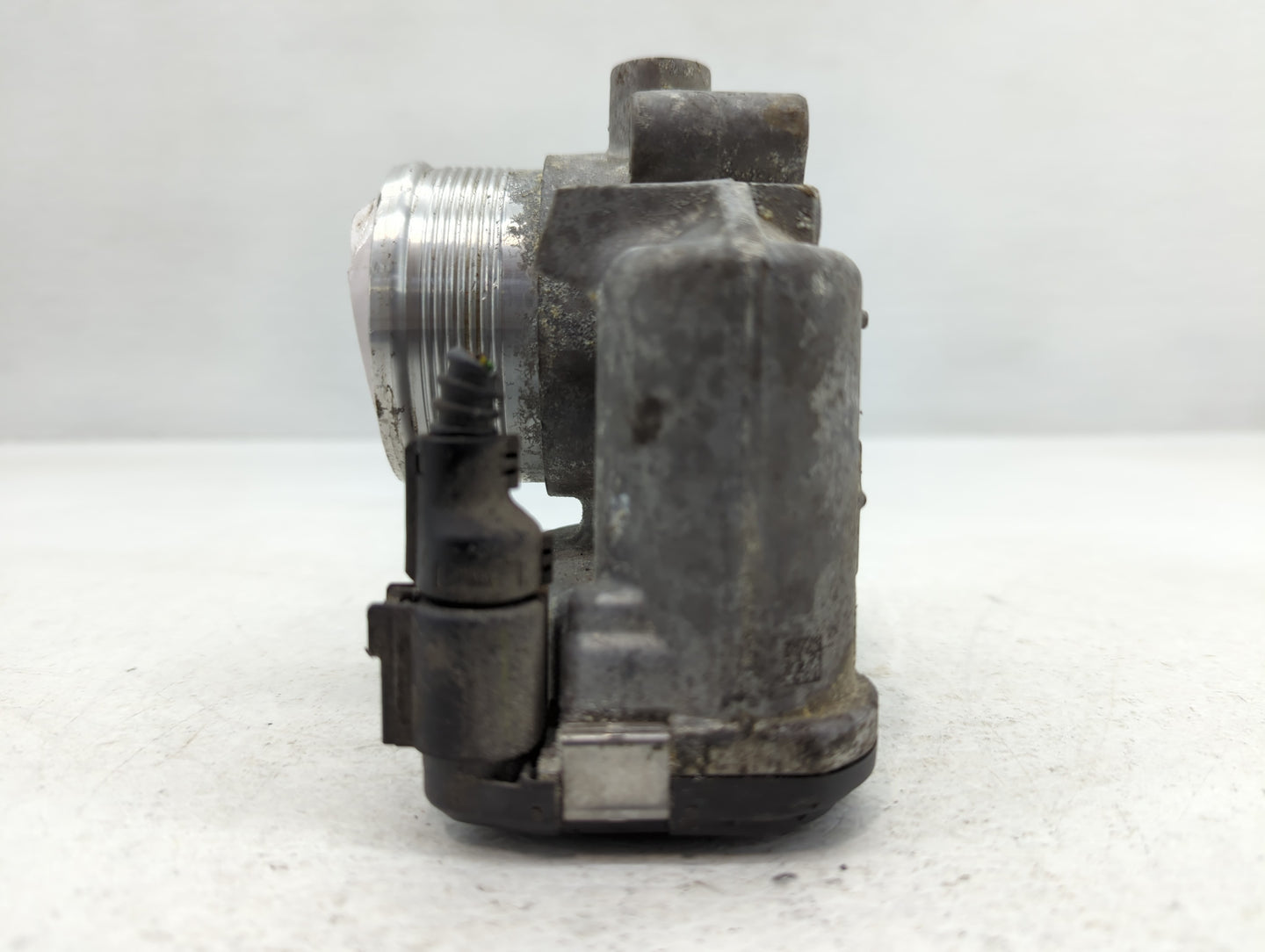2014-2017 Volkswagen Jetta Throttle Body P/N:06K 133 062 E Fits Fits 2014 2015 2016 2017 OEM Used Auto Parts - Oemusedautoparts1.com