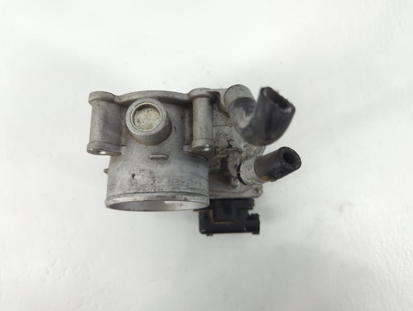 2014-2021 Hyundai Tucson Throttle Body P/N:35100-2E000 Fits Fits 2011 2012 2013 2014 2015 2016 2017 2018 2019 2020 2021 OEM Used Auto Parts - Oemusedautoparts1.com