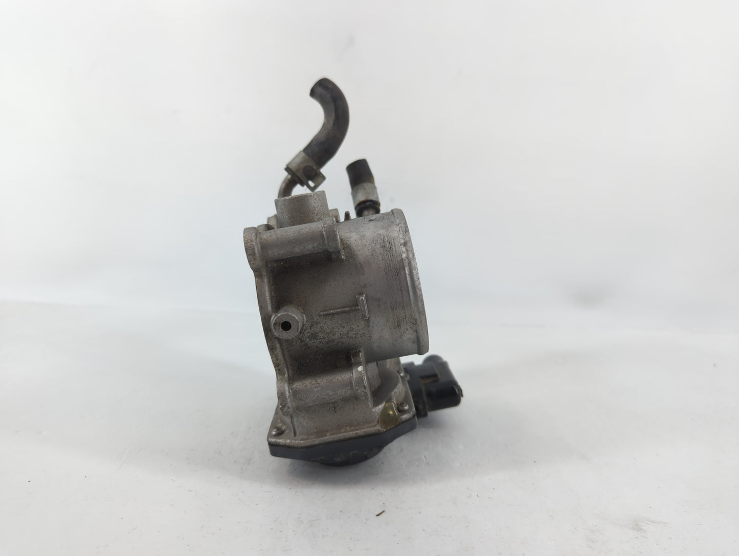 2014-2021 Hyundai Tucson Throttle Body P/N:35100-2E000 Fits Fits 2011 2012 2013 2014 2015 2016 2017 2018 2019 2020 2021 OEM Used Auto Parts - Oemusedautoparts1.com